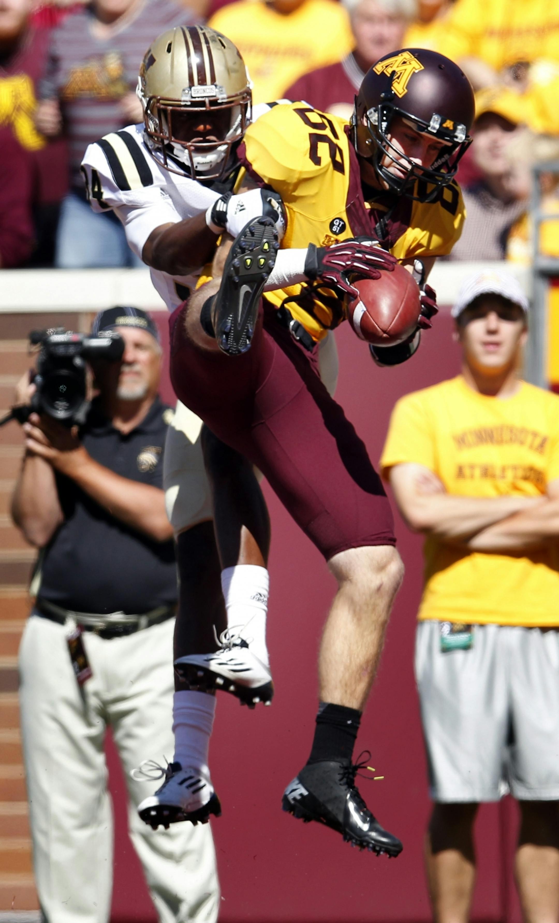 Minnesota wide receiver A.J. Barker (82) catches a touchdown pass.