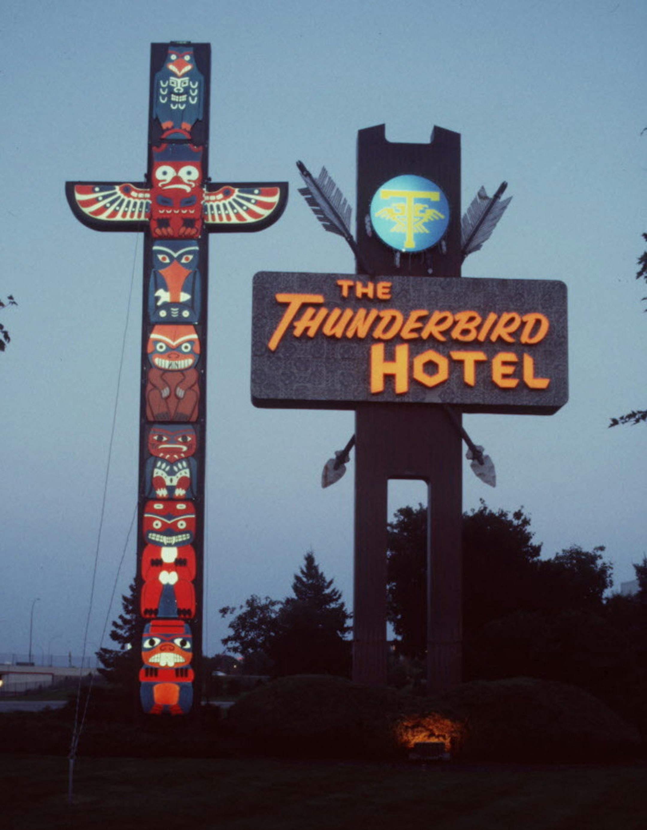 The illuminated totem pole and sign of the Thunderbird Motel at 494 and 24th Av. in Bloomington.