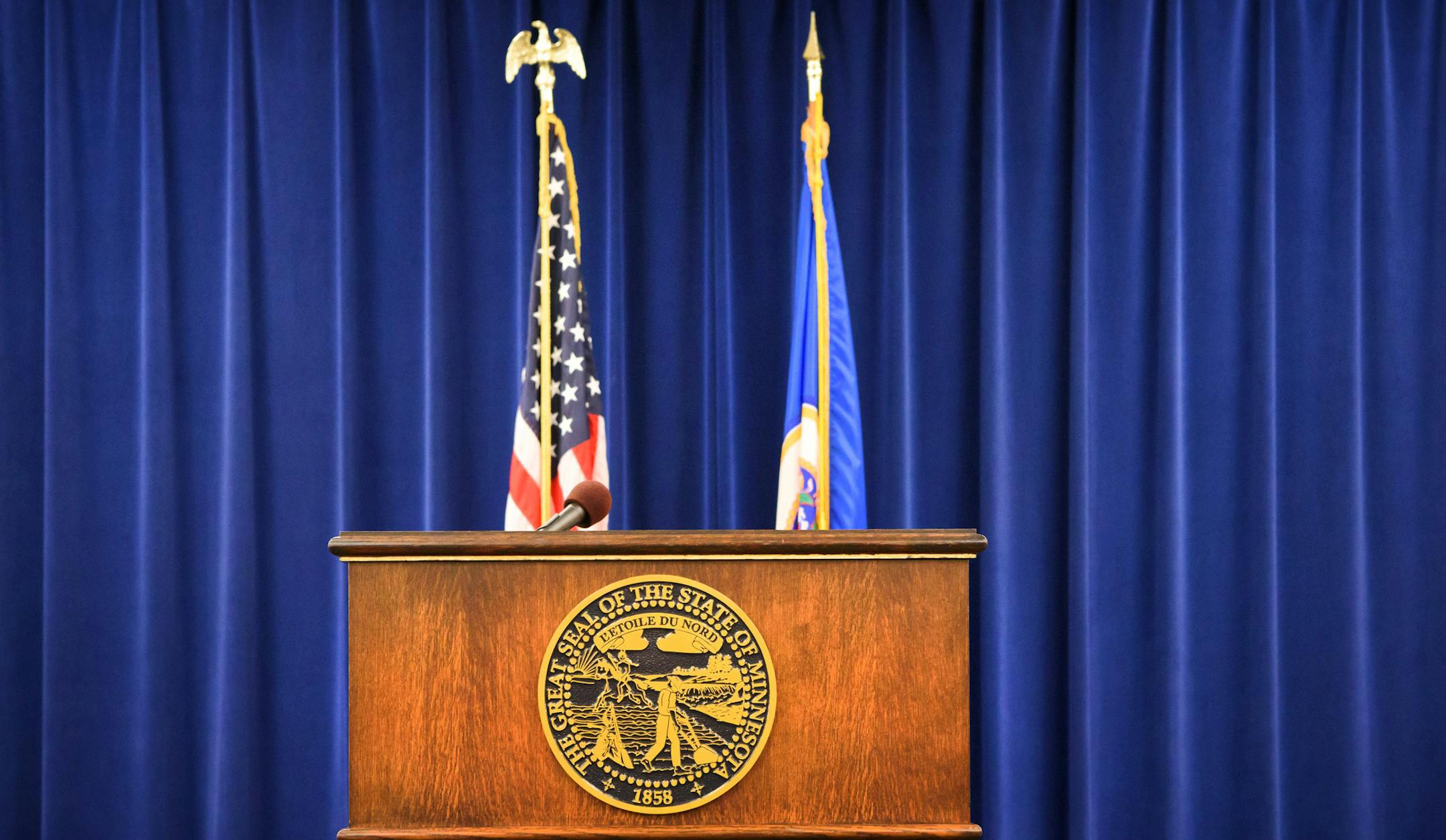 The Governor's podium with Minnesota State flag and state seal, state motto L'Étoile du Nord. ] GLEN STUBBE * gstubbe@startribune.com Tuesday, June 7, 2016, For any use by editorial, news, etc.