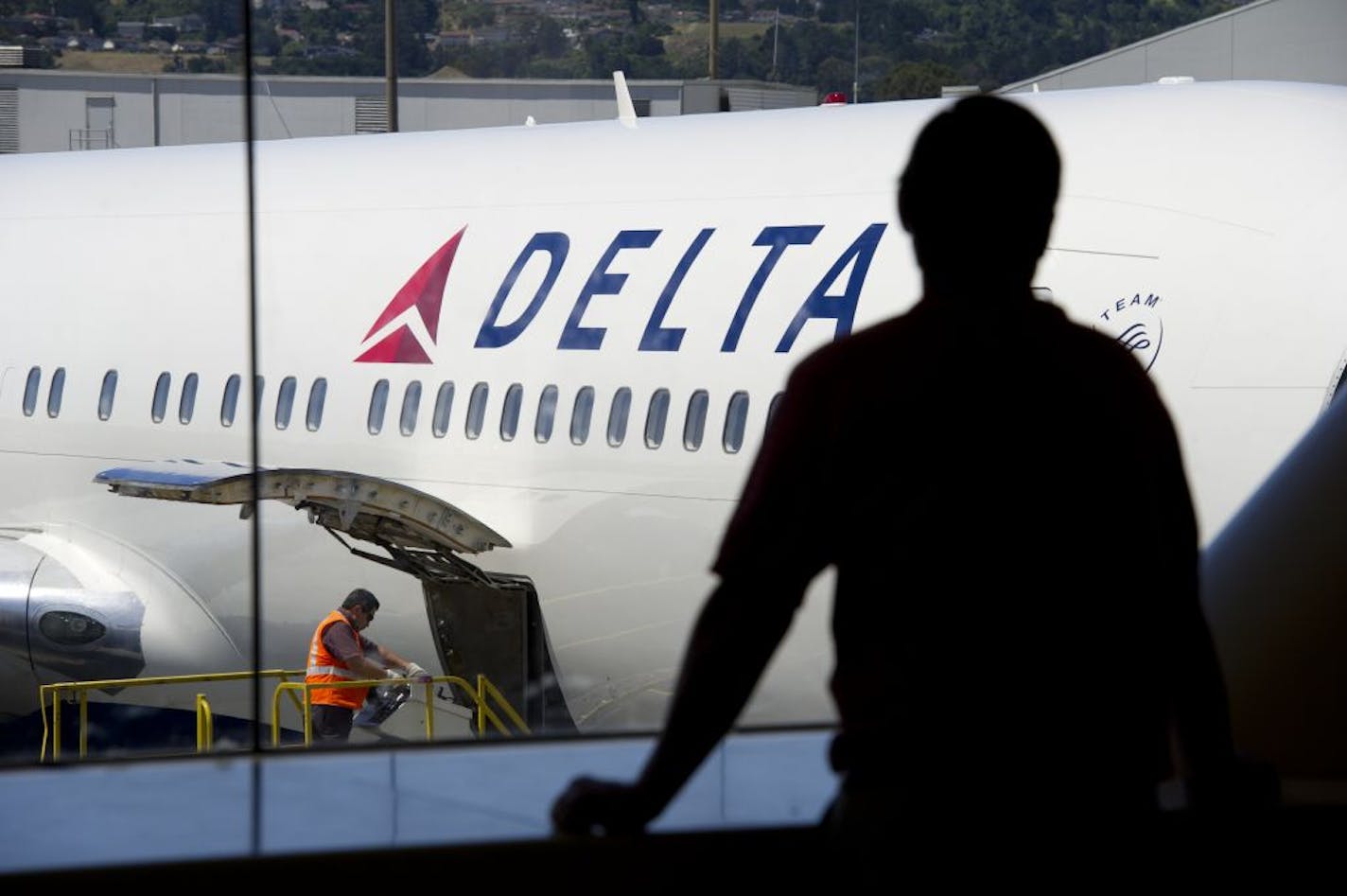 Delta Air Lines plans to buy back $500 million of its stock by June 30, 2016.