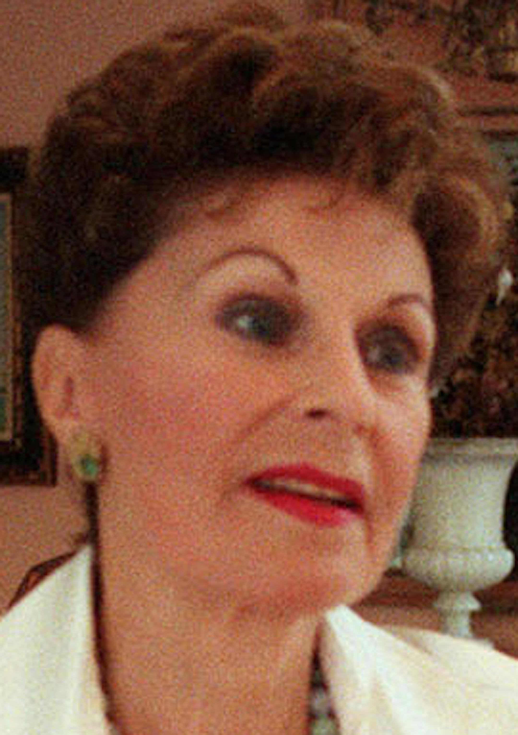 FILE — Roberta Peters, the acclaimed soprano, at her home in Scarsdale, N.Y., Oct. 3, 2000. Peters, whose association with the Metropolitan Opera began with a memorable emergency debut in 1950 and lasted an extraordinary 35 years, died in Rye, N.Y. on Jan. 18, 2017. She was 86. (Librado Romero/The New York Times)