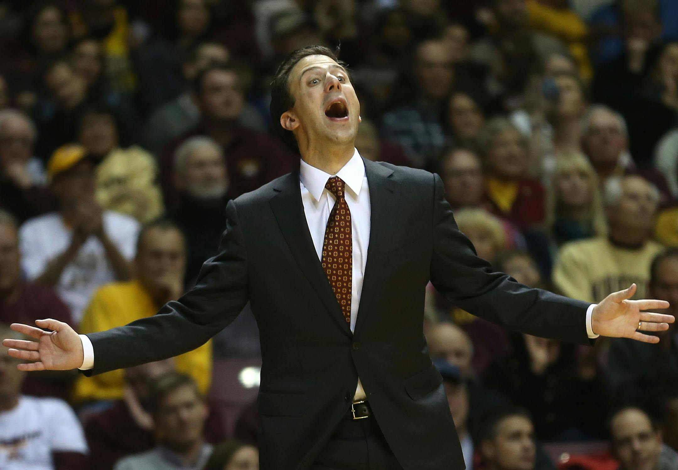 Gophers Head coach Richard Pitino yelled out instructions to his team during the second half at Williams Arena in Minneapolis, Min., Friday, November 8, 2013. Gophers won over Lehigh 81-62. ] (KYNDELL HARKNESS/STAR TRIBUNE) kyndell.harkness@startribune.com