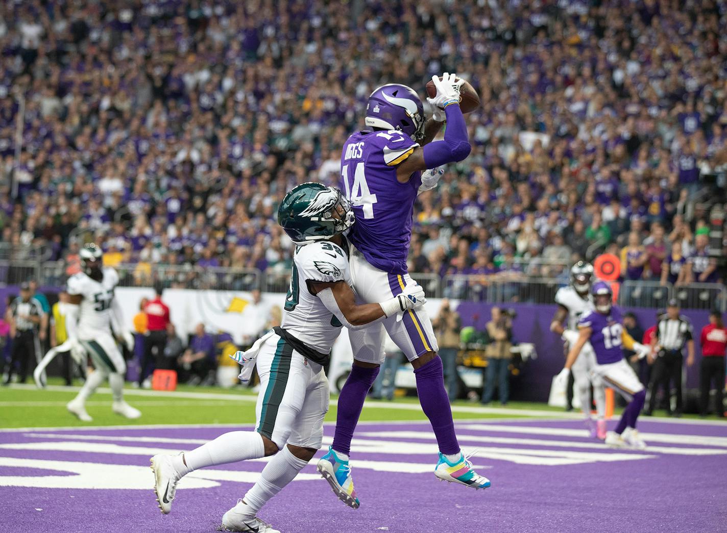 Vikings receiver Stefon Diggs catches his third touchdown of the game, an 11-yarder over Eagles defensive back Craig James.