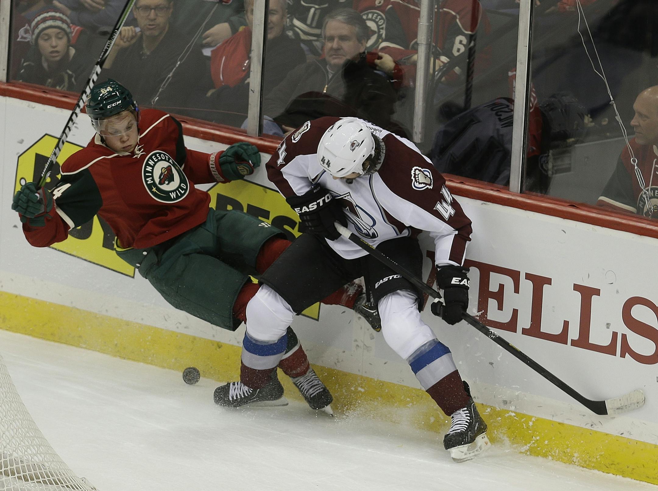 Mikael Granlund and Colorado's Ryan Wilson battled for possession.