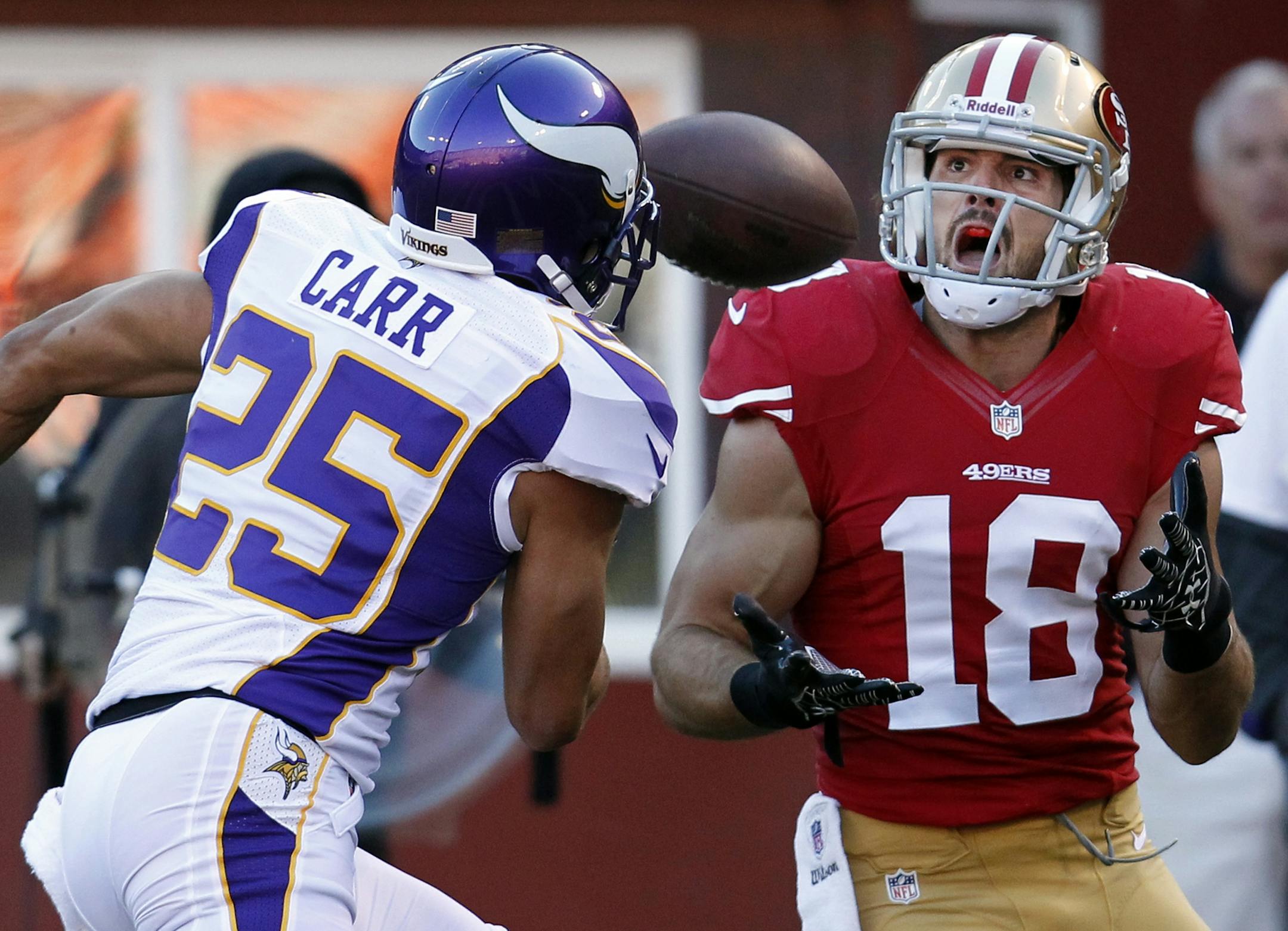 Brett Swain (18) caught a pass for a touchdown while being defended by Chris Carr (25) in the first quarter.
