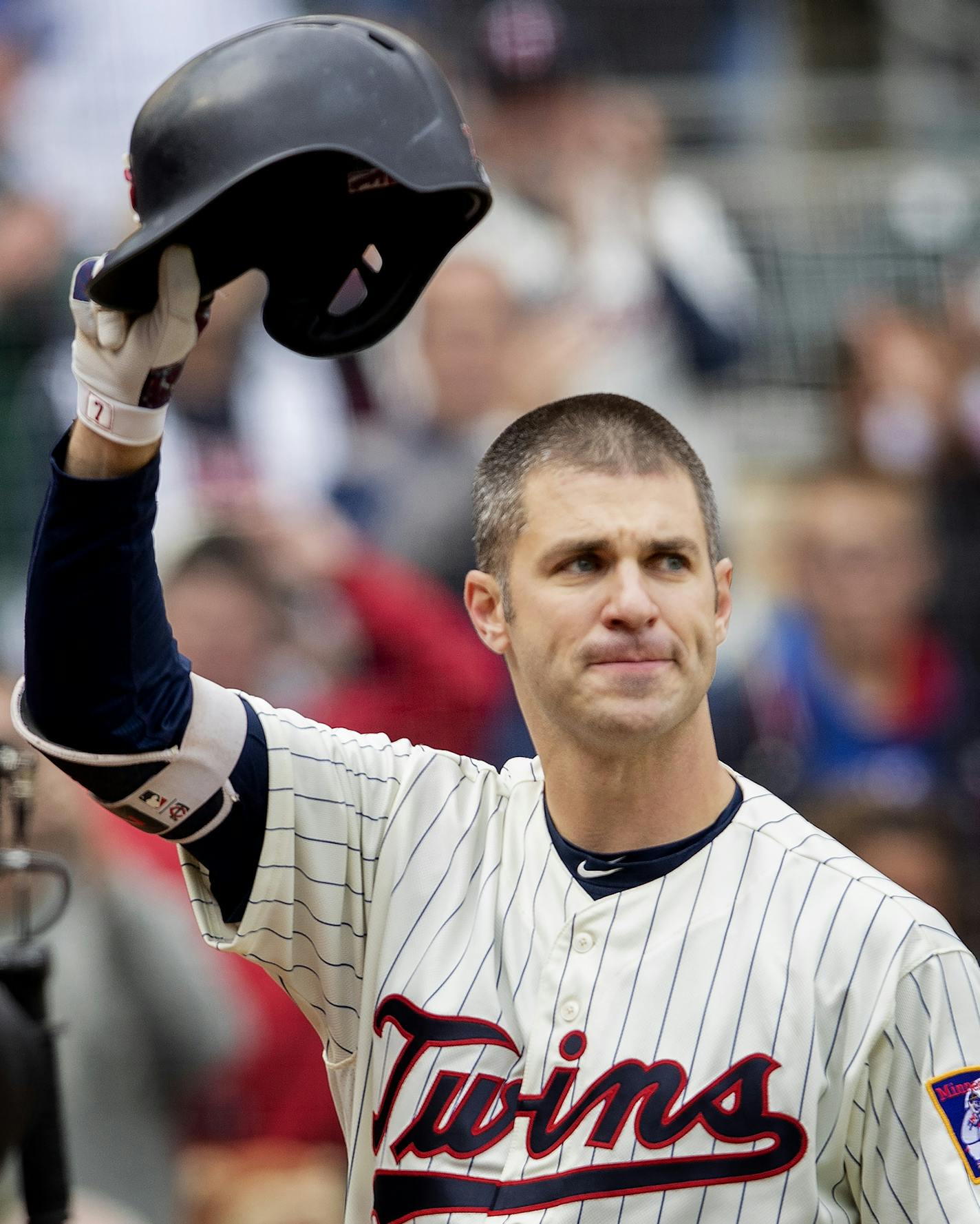 Minnesota Twins first baseman Joe Mauer tipped his hat to the cheering crowd before his first at bat on the final game of the season. ] CARLOS GONZALEZ &#xef; cgonzalez@startribune.com &#xf1; September 30, 2018, Minneapolis, MN, Target Field, MLB, Minnesota Twins vs. Chicago White Sox