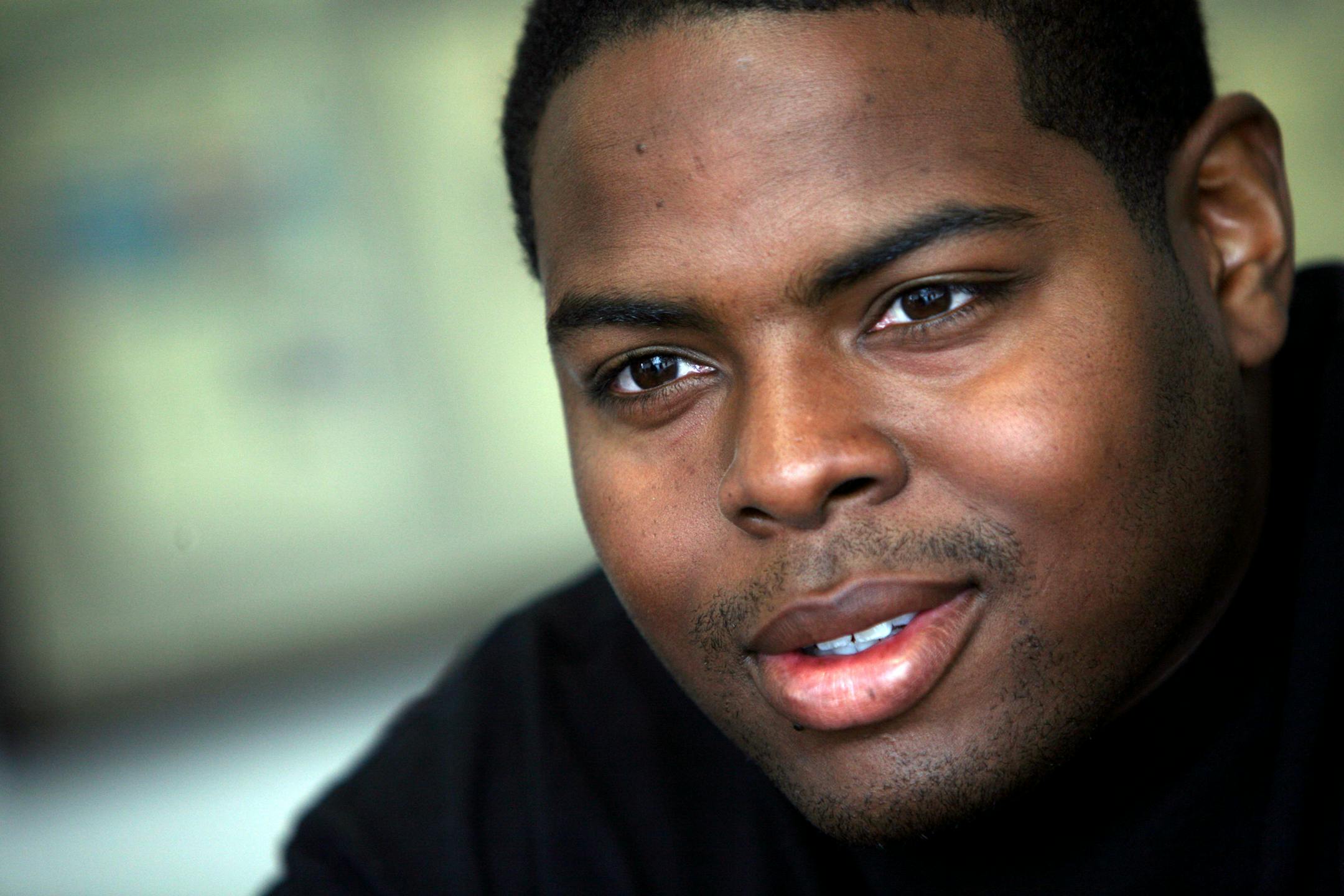 A first-round draft pick as a defensive end by the Vikings in 2004, Kenechi Udeze was diagnosed with acute lymphoblastic leukemia in February 2008.