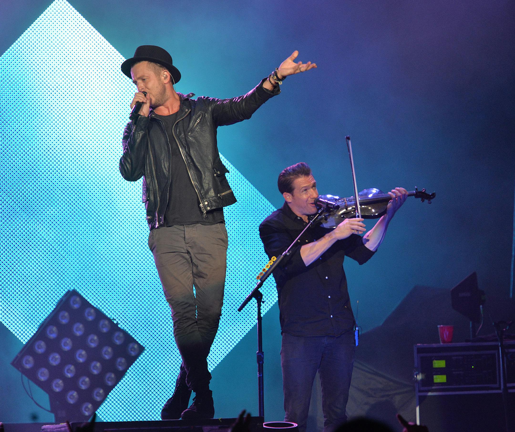 OneRepublic’s Ryan Tedder looked like a busker gone wild at Target Center on Tuesday. A bigger problem was his lack of vocal power. What Tedder lacked in voice, he made up for in schtick.