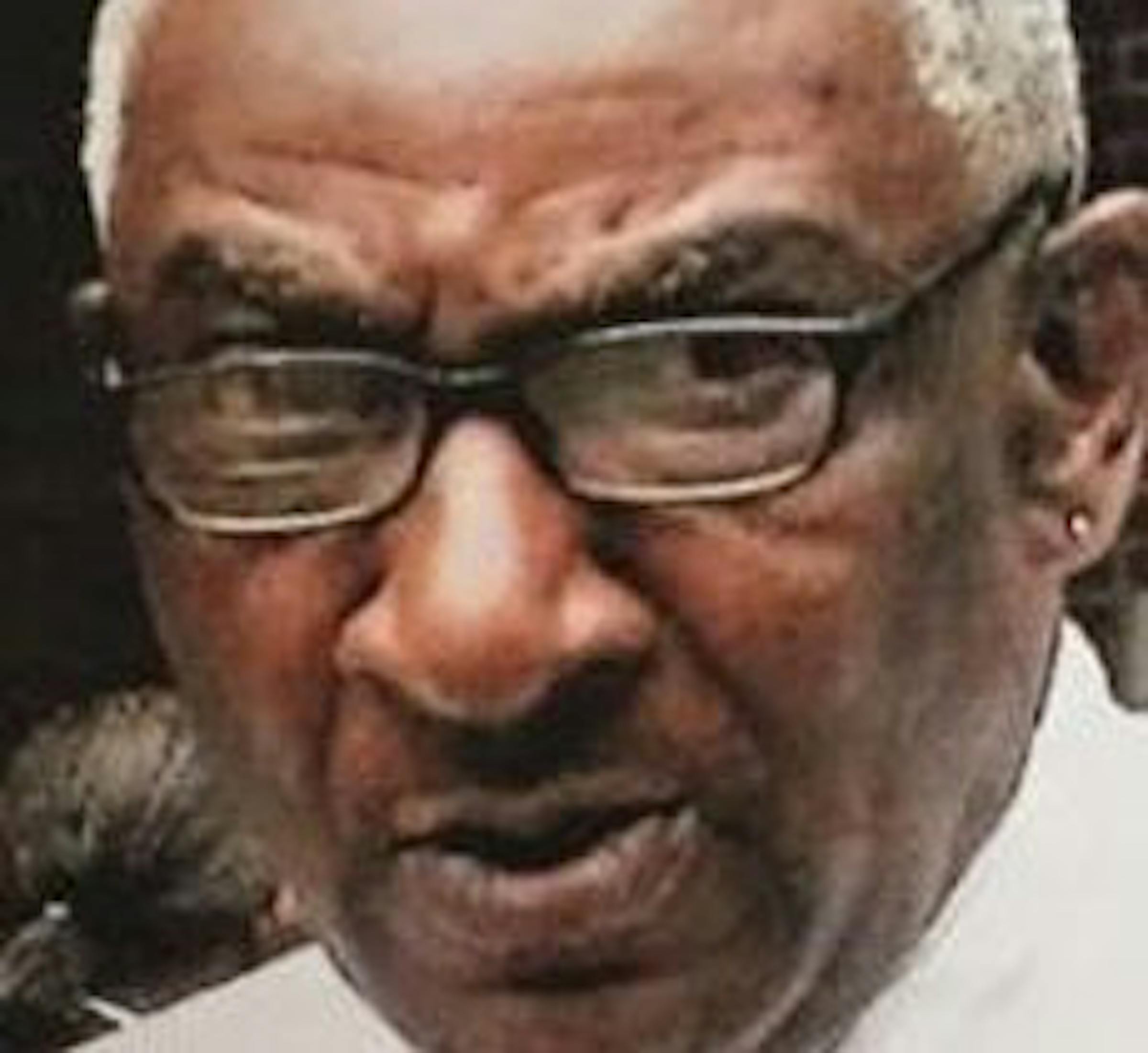 Lovell Tims, wise and watchful shoeshine man in downtown Minneapolis, dies  at 74