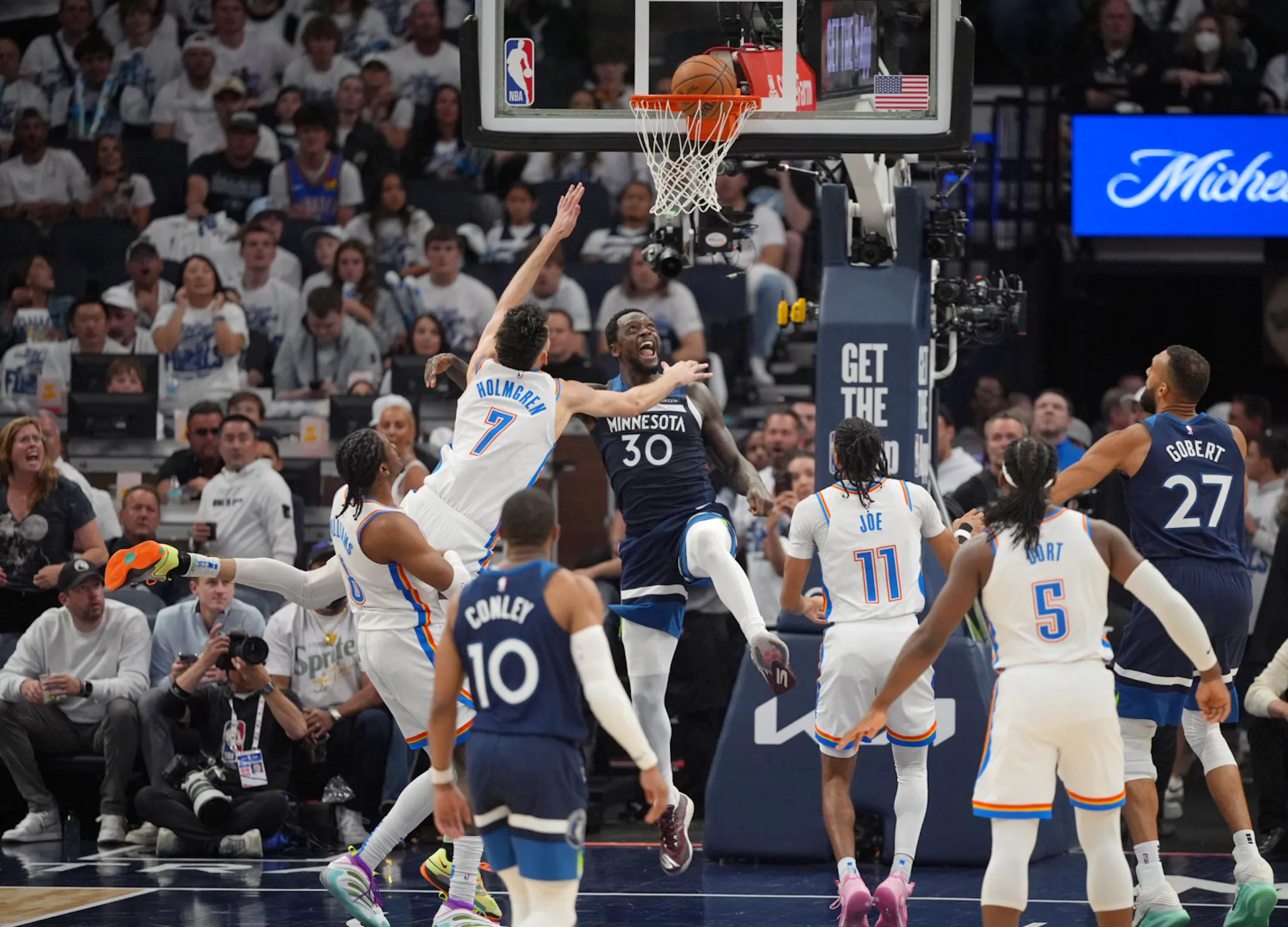 Timberwolves hit home run in Game 3 rout of Thunder