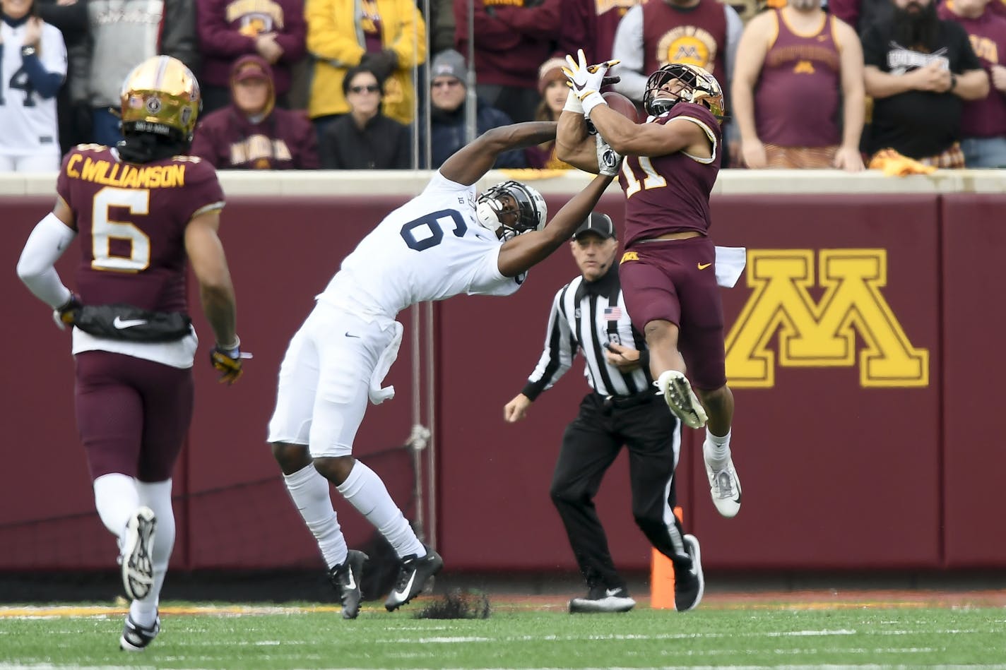 Antoine Winfield Jr. (11) is looking to follow his father into the NFL.