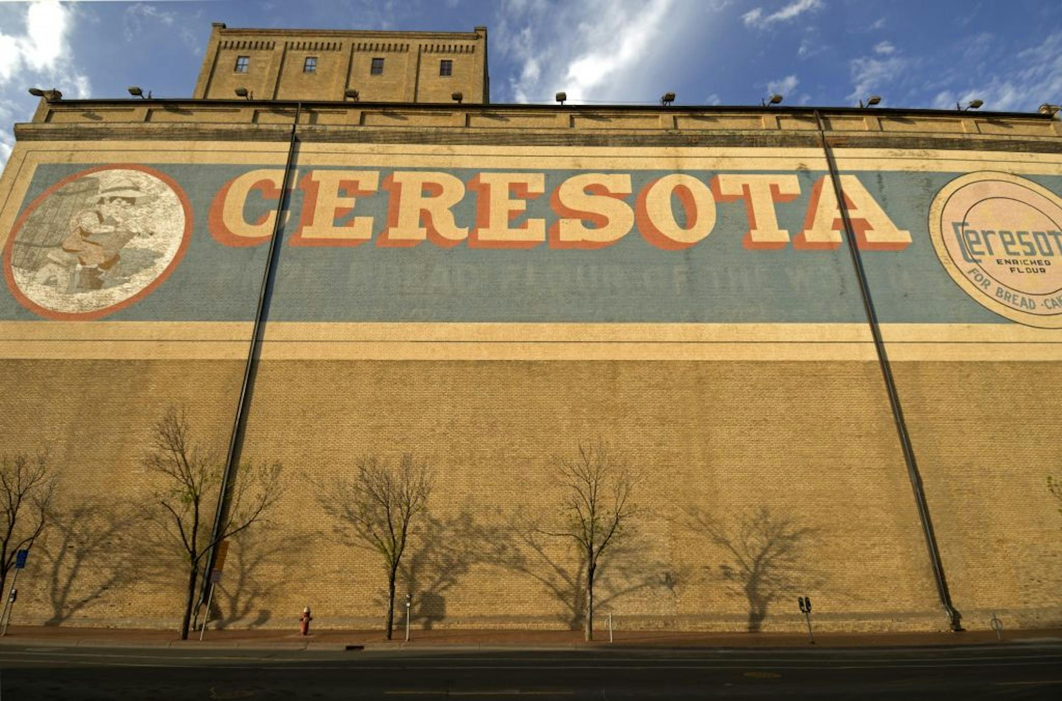 An old flour advertisment painted on the side of part of the old Ceresota Mill complex along the Mississippi riverfront.