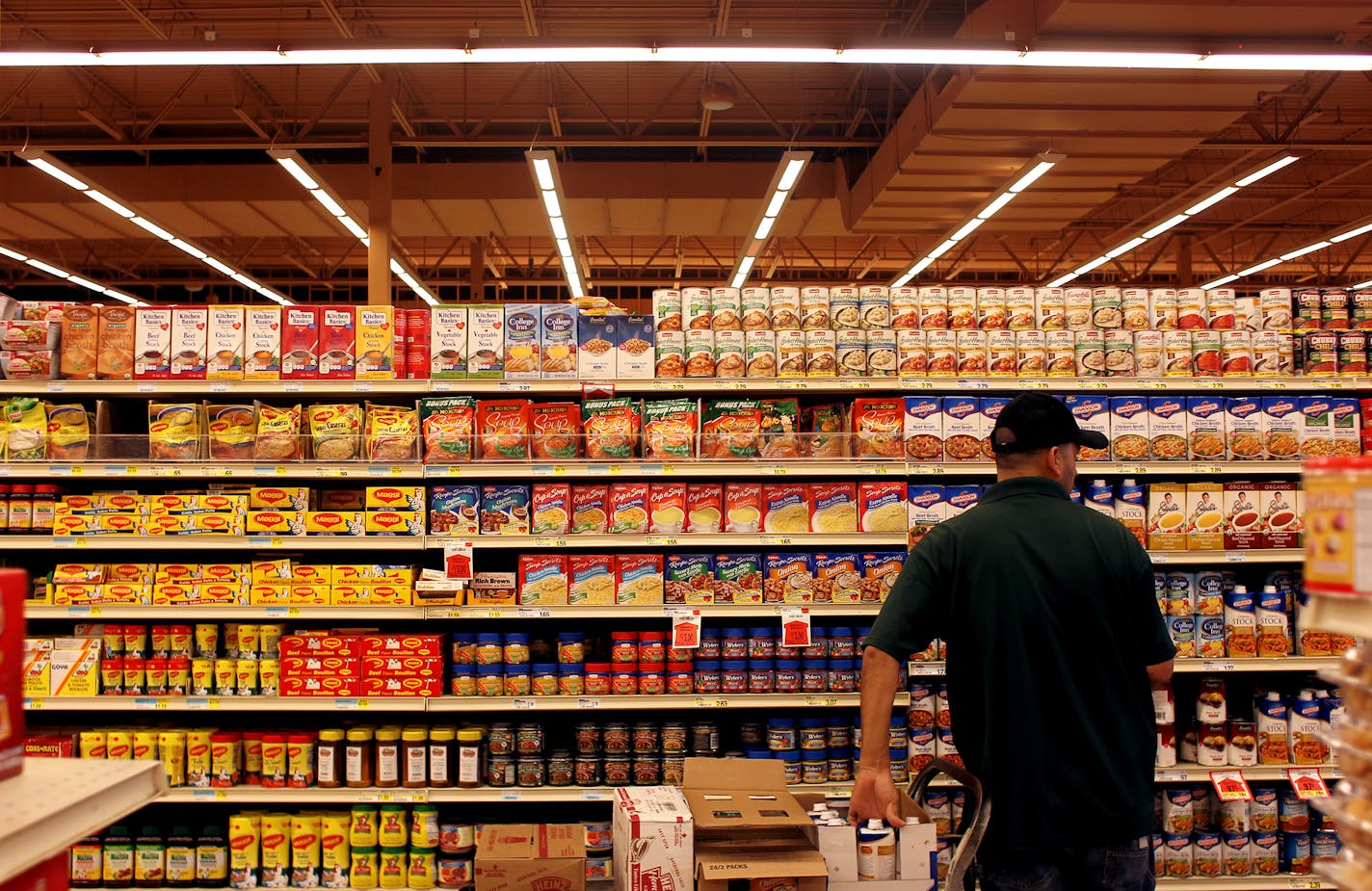 The soup aisle is restocked at a grocery store in Aurora, Illinois on Thursday, August 23, 2012. Over the past 15 years, the vast majority of new ingredients added to U.S. food never received a safety determination from the government. (Keri Wiginton/Chicago Tribune/MCT) ORG XMIT: 1127972