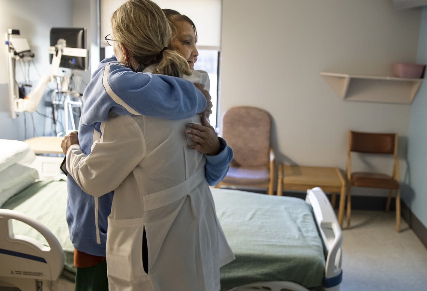 Tonya Rainey, left, hugged physician assistant Kitty Earl-Torniainen after a discussion about fighting her heroin addiction.