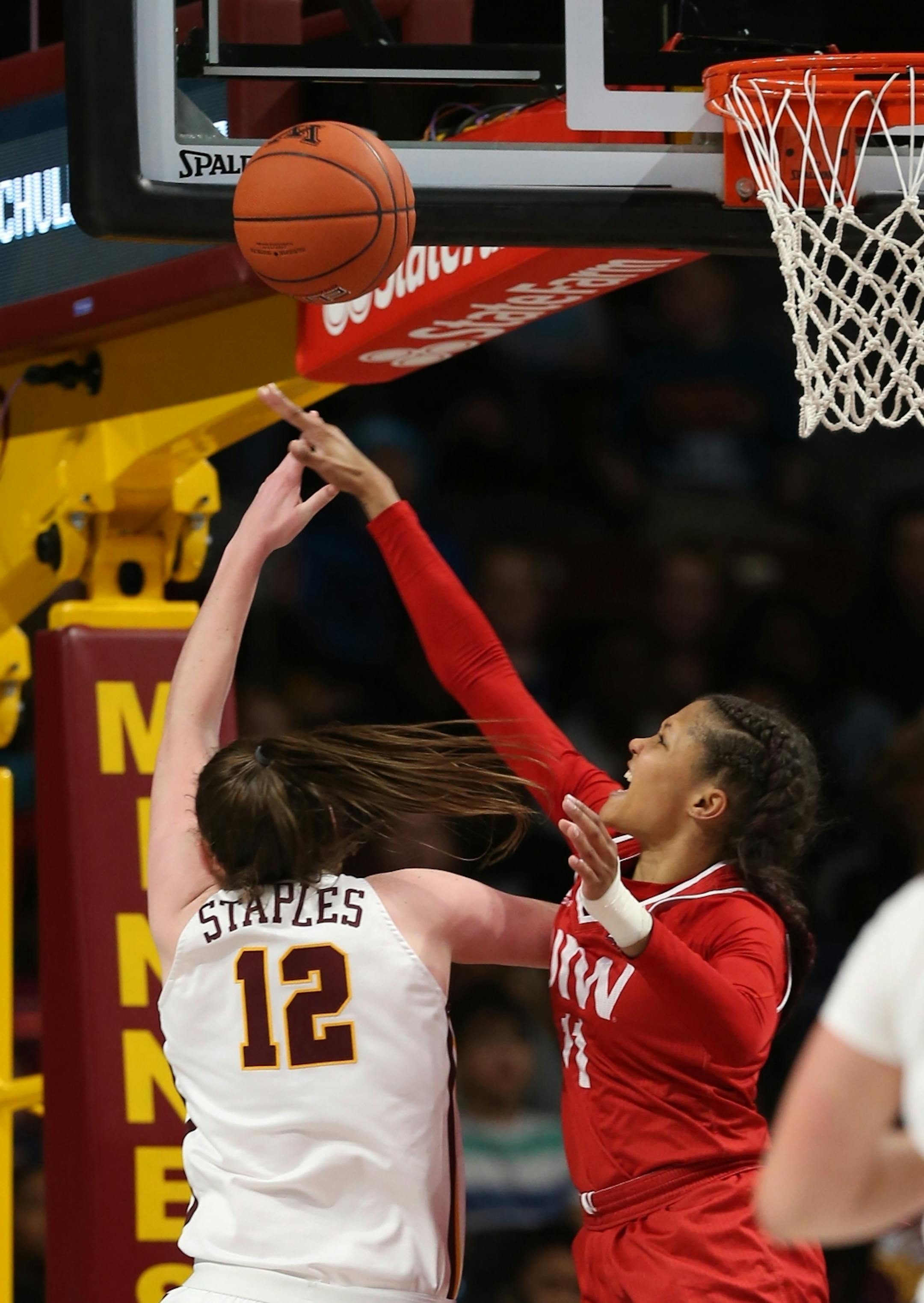 Mercedes Staples(12) of the Gophers and Imani Robinson(11) fight for the ball.