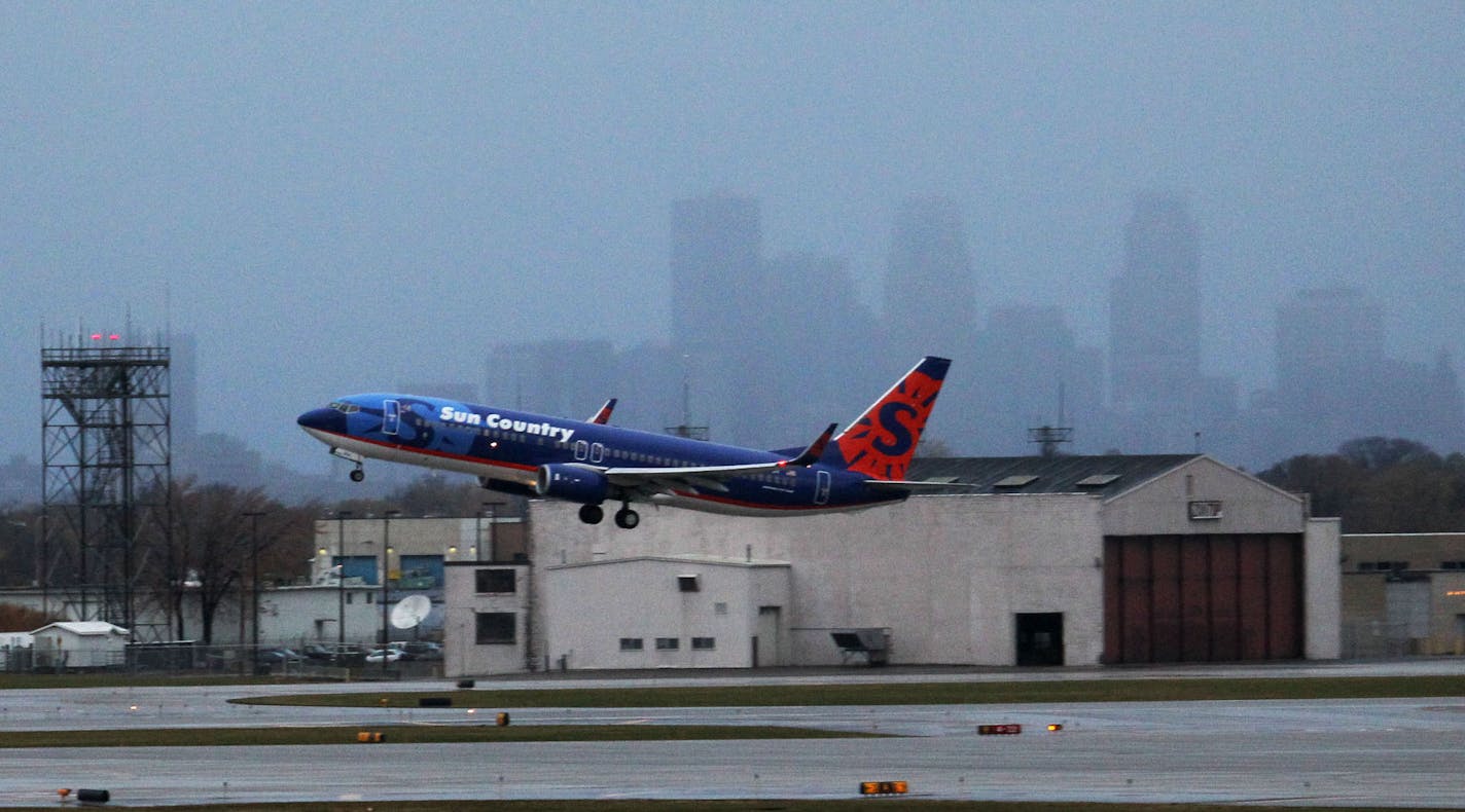 DAVID JOLES &#x2022; djoles@startribune.com - Oct. 27, 2010 - Minneapolis, MN - ] At Minneapolis-St. Paul International Airport, 60 flights have been canceled so far today due to the windy conditions limiting the airport to one of its four runways. In this photo:] A jet takes off from MSP's one open runway as seen from Fort Snelling National Cemetery. ORG XMIT: MIN2015051308490029