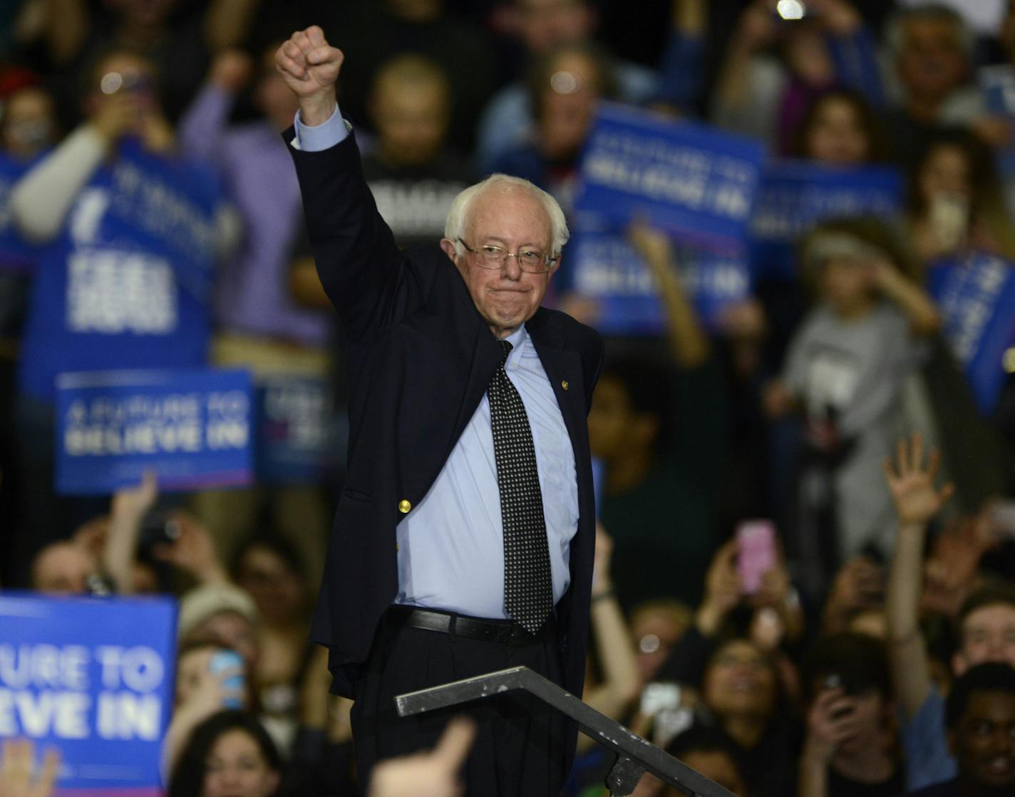 Democratic presidential candidate, Sen. Bernie Sanders, I-Vt., waves goodbye after speaking at a rally Friday, March 11, 2016, in Summit, Ill. (AP Photo/Paul Beaty)