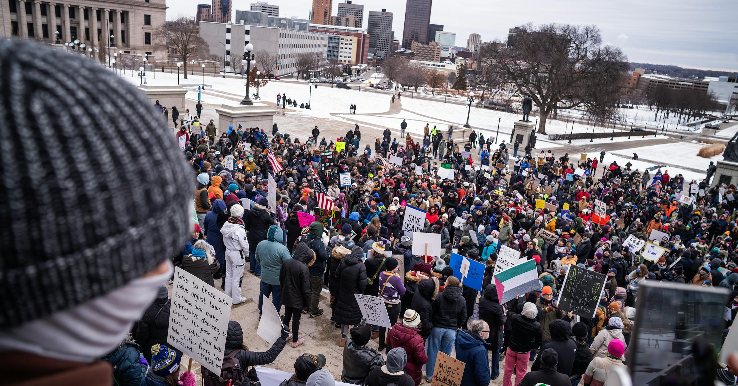 Between 800 and 1000 demonstrators marched at the Minnesota State ...