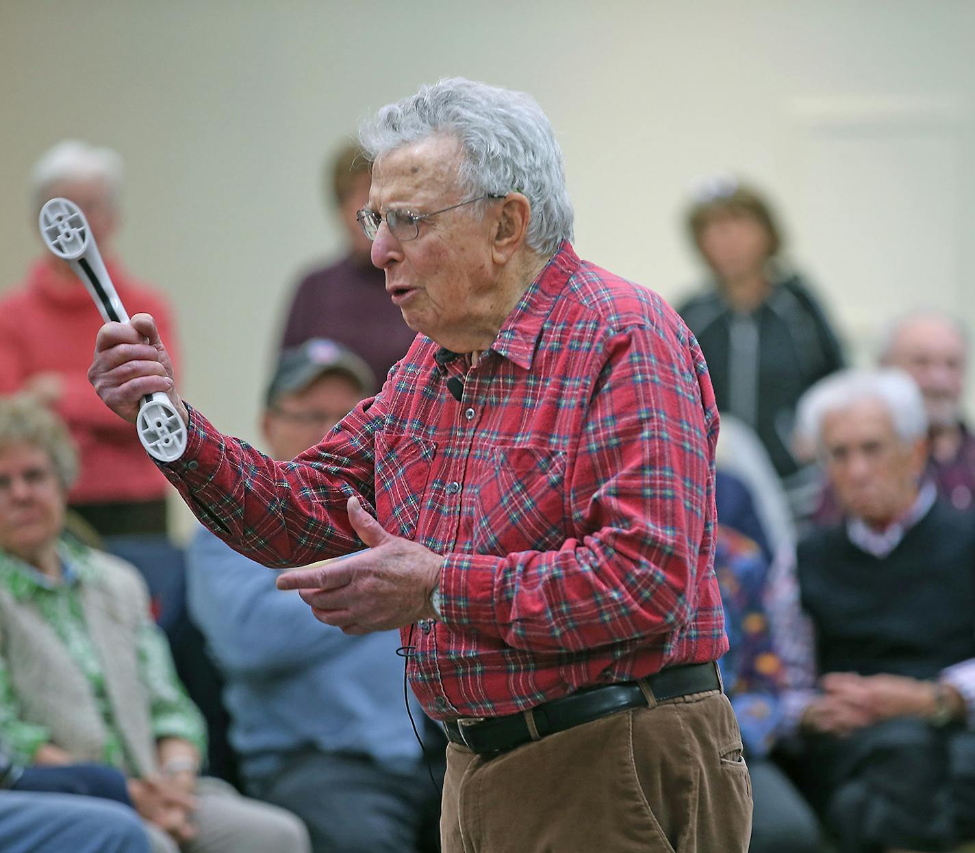 Elliott Royce, 94, demonstrated how to fall to a group of seniors at the Sabes Jewish Community Center, Thursday, February 12, 2015 in St. Louis Park, MN. Royce estimates that he has fallen down at least 14,000 times to teach people -- primarily seniors -- how to fall safely if they are undone by slippery sidewalks. ] (ELIZABETH FLORES/STAR TRIBUNE) ELIZABETH FLORES &#x2022; eflores@startribune.com