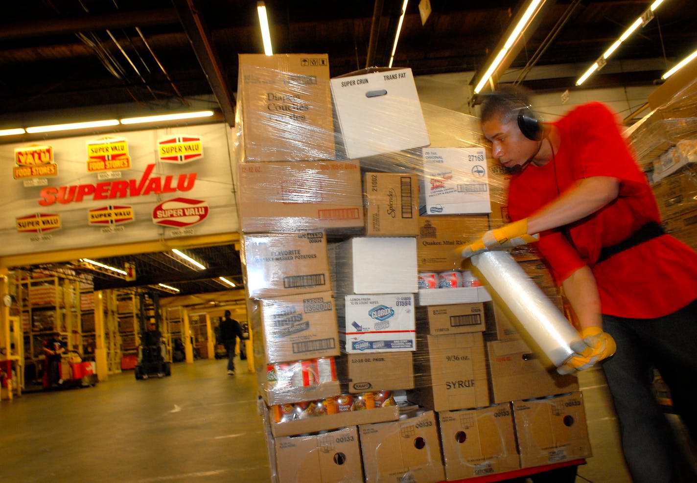 Marcell Graham wrapped a store order in April 2006 to be shipped from the 473,000-square-foot Supervalu distribution center in Hopkins. The company plans to shutter 50 stores before the end of the fourth quarter. That's on top of 25 closures already this fiscal year.