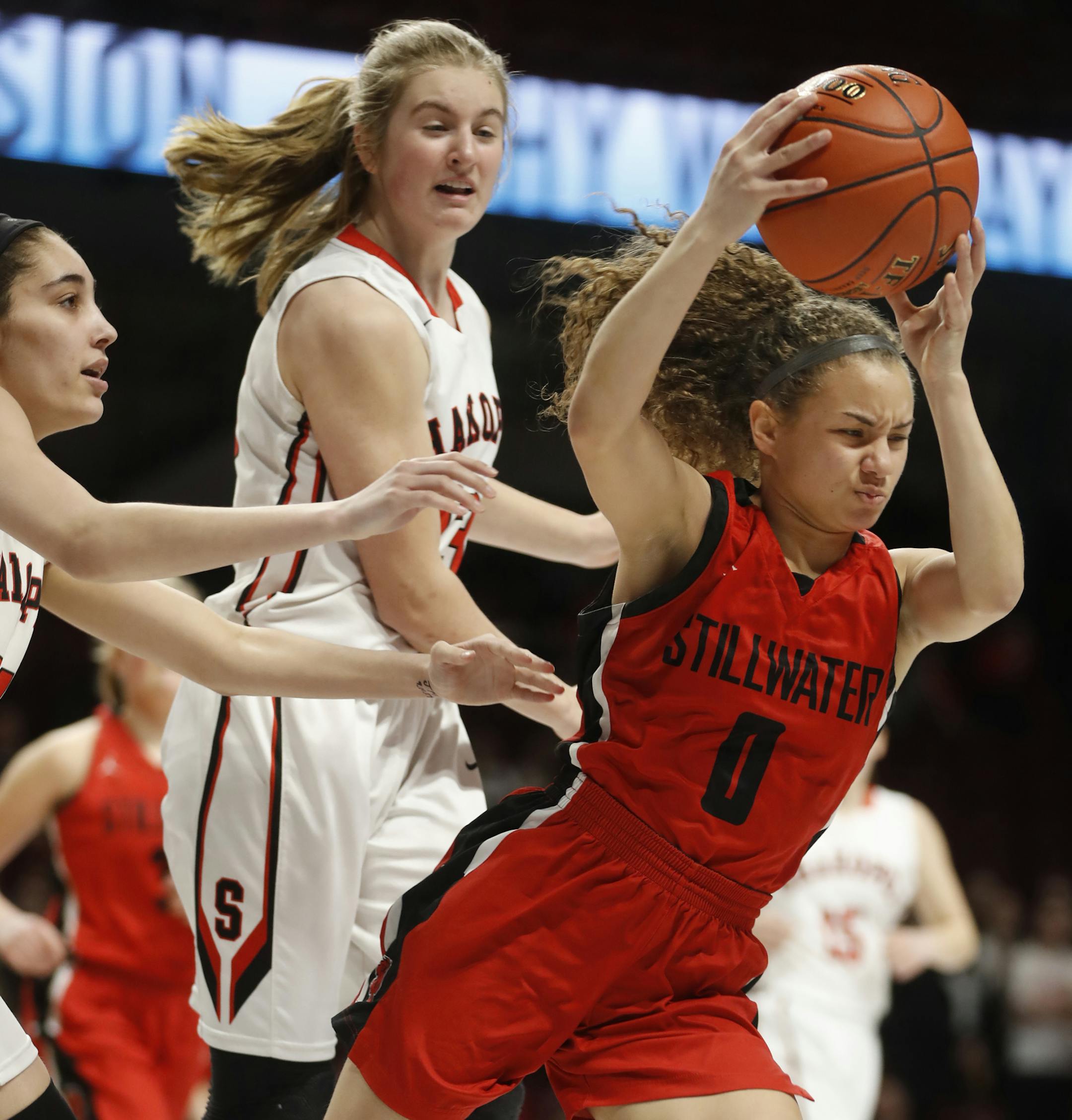 Alexis Pratt(0) takes control of the ball for Stillwater. ] Stillwater takes on Shakopee
in the quarterfinals of 4A girls basketball tourney at Williams Arena. RICHARD TSONG-TAATARII ¥ richard.tsong-taatarii@startribune.com