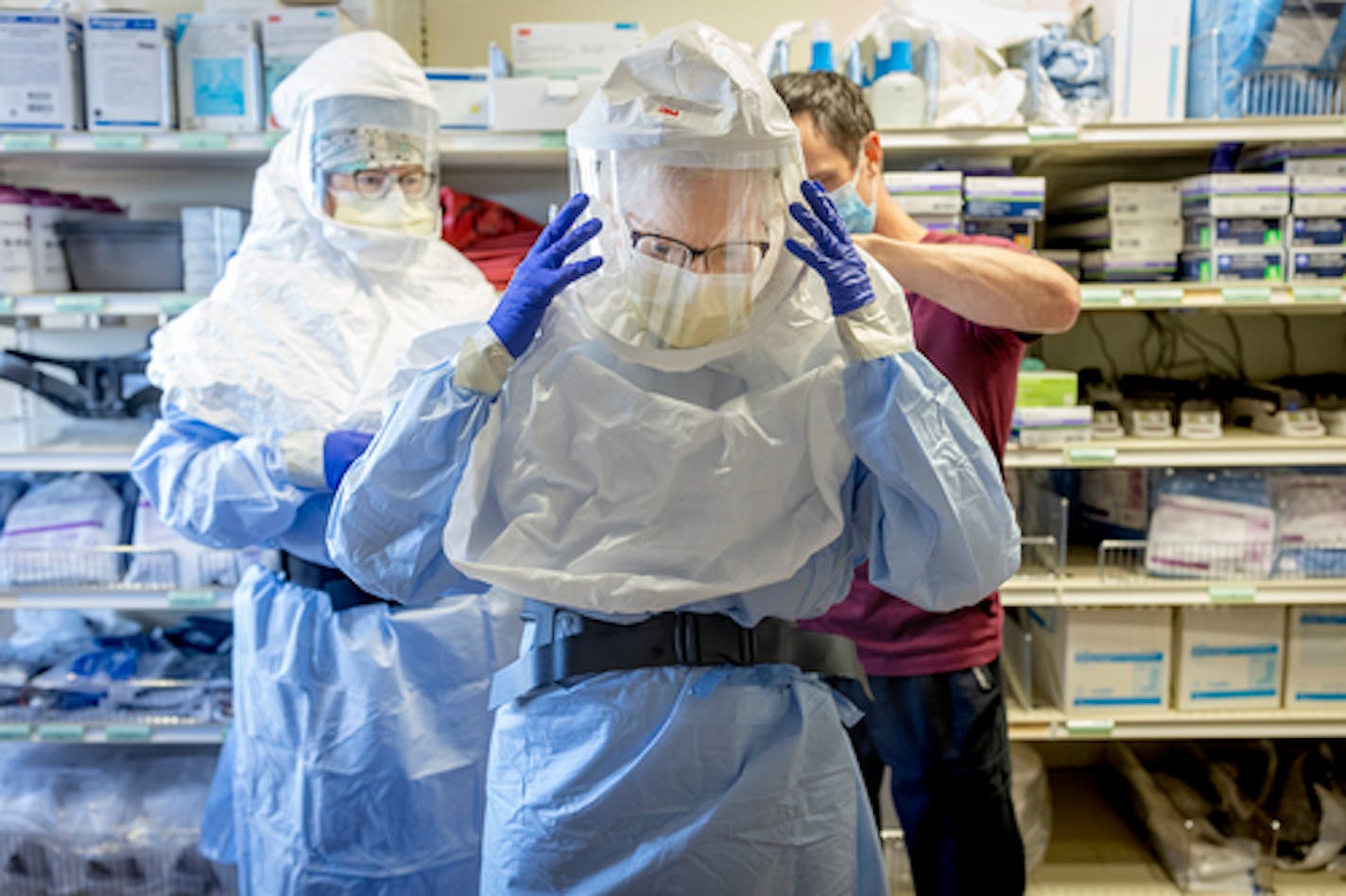 Infectious disease doctors including Susan Kline, center, got help from Josiah Spinolo, RN, right, as they participated in a drill to practice inserting central venous catheters while wearing full PPE at M Health Fairview, in Minneapolis, Minn., on Wednesday, July 13, 2022. ] Elizabeth Flores • liz.flores@startribune.com