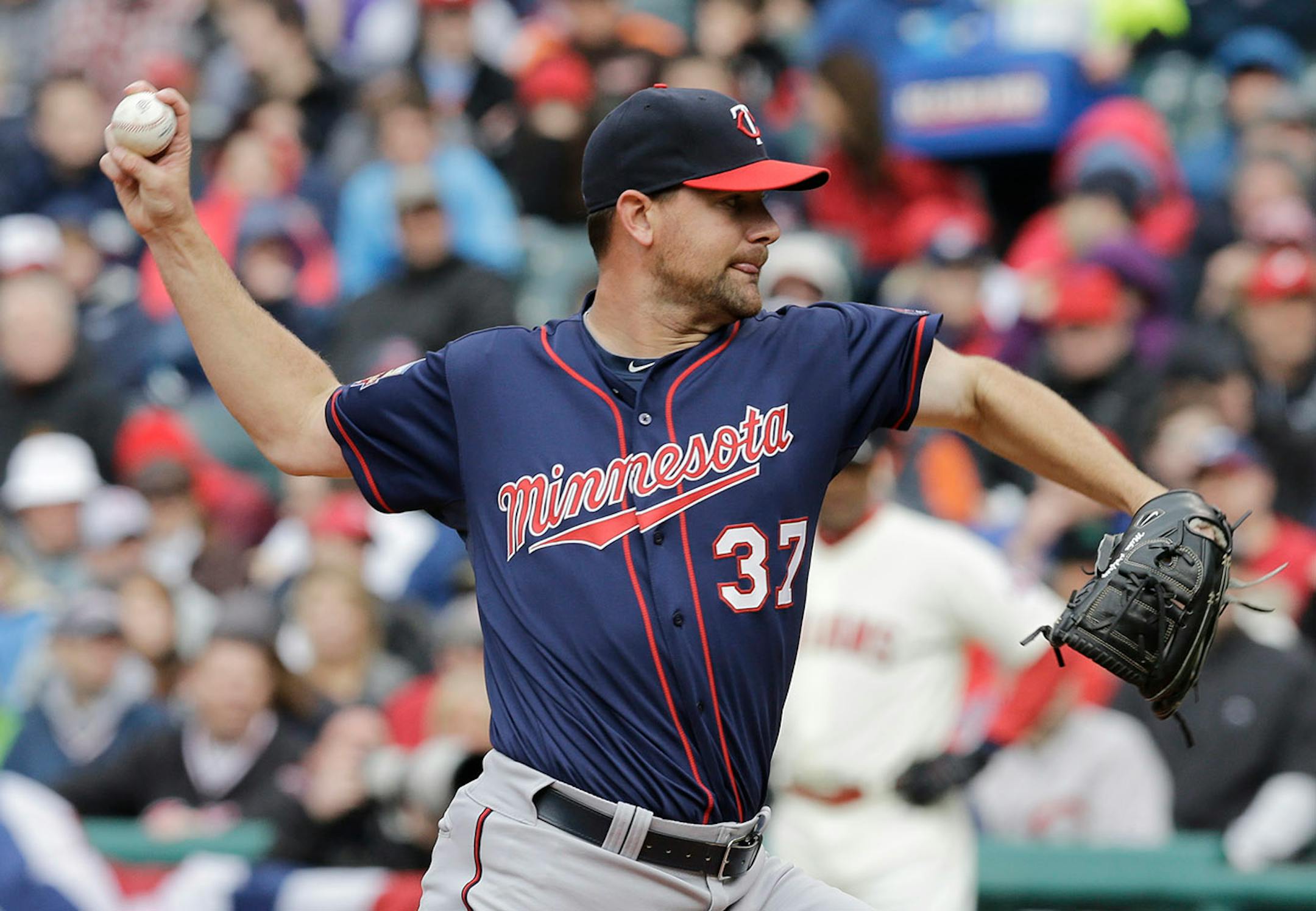 Minnesota Twins starting pitcher Mike Pelfrey throws in the first inning of a baseball game against the Cleveland Indians, Friday, April 4, 2014, in Cleveland. (AP Photo/Mark Duncan)