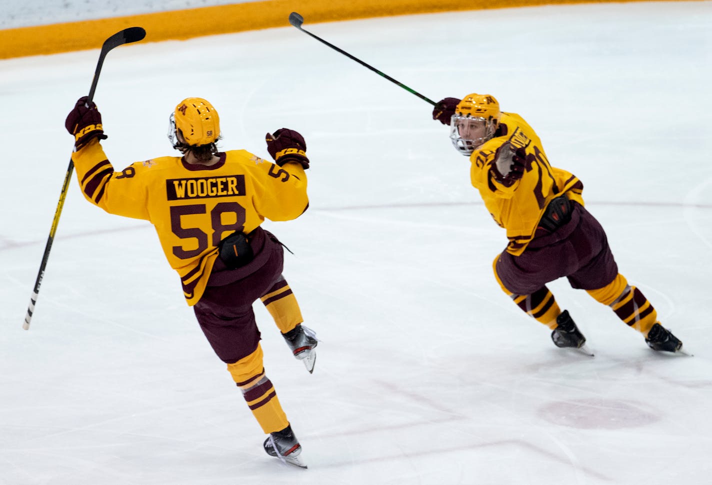 The Gophers' Sampo Ranta (58) celebrated after scoring a second-period goal against Notre Dame in a 3-2 victory Sunday.