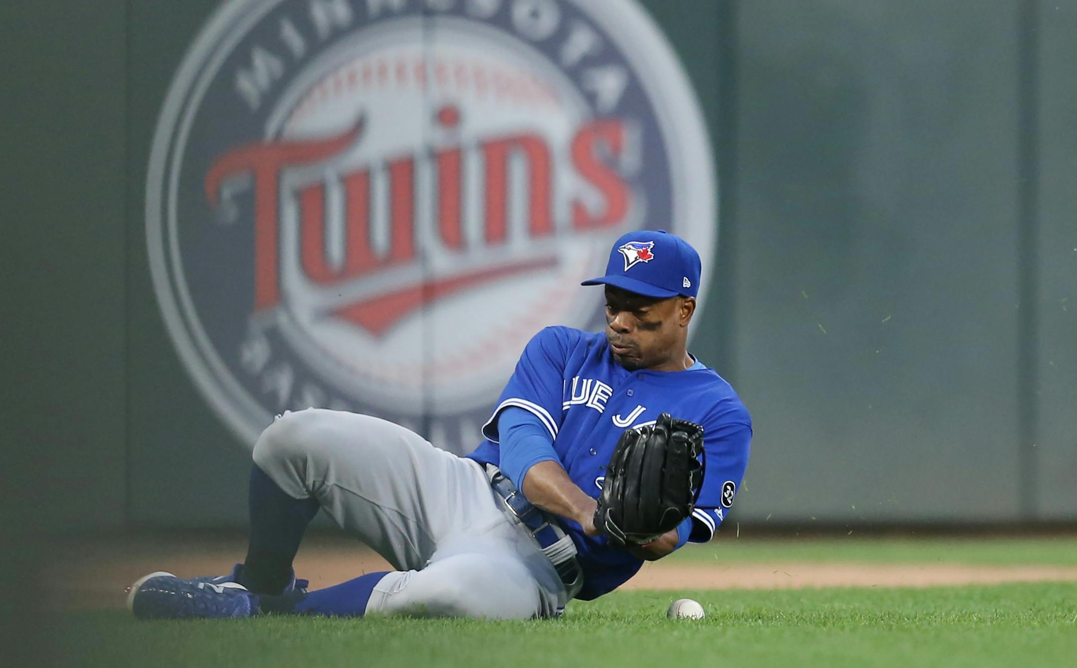 Blue Jays left fielder Curtis Granderson bobbled a ball hit by Eddie Rosario in the first inning at Target Field Tuesday May 1, 2018.