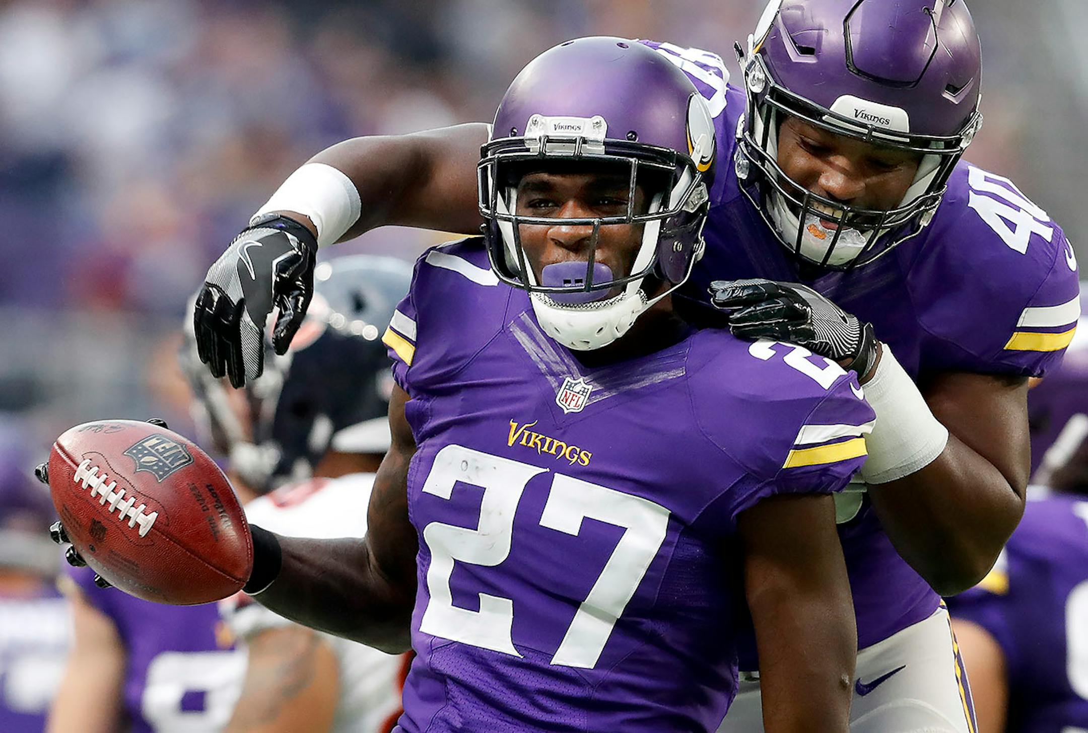 Jayron Kearse (27) celebrated with Kentrell Brothers (4) after recovering a muffed punt in the second quarter.
