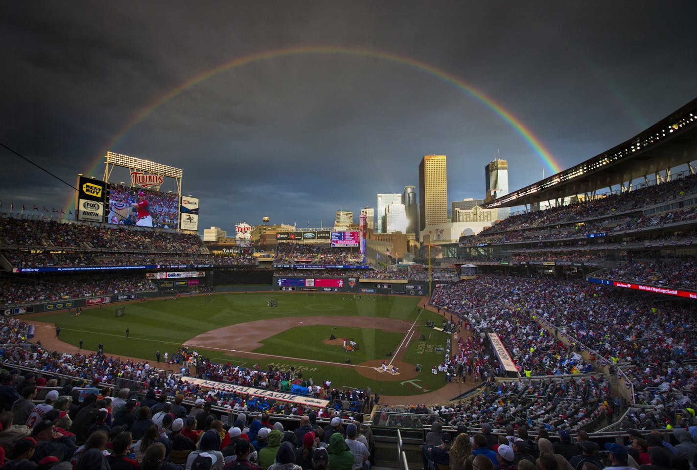 Those that waited out the rain delay were treated to a beautiful rainbow as Twins Brian Dozier took the plate in the Home Run Derby at Target Field. ] 2014 MLB All Star Game, Target Field BRIAN PETERSON &#x201a;&#xc4;&#xa2; brian.peterson@startribune.com Minneapolis, MN 07/14/2014