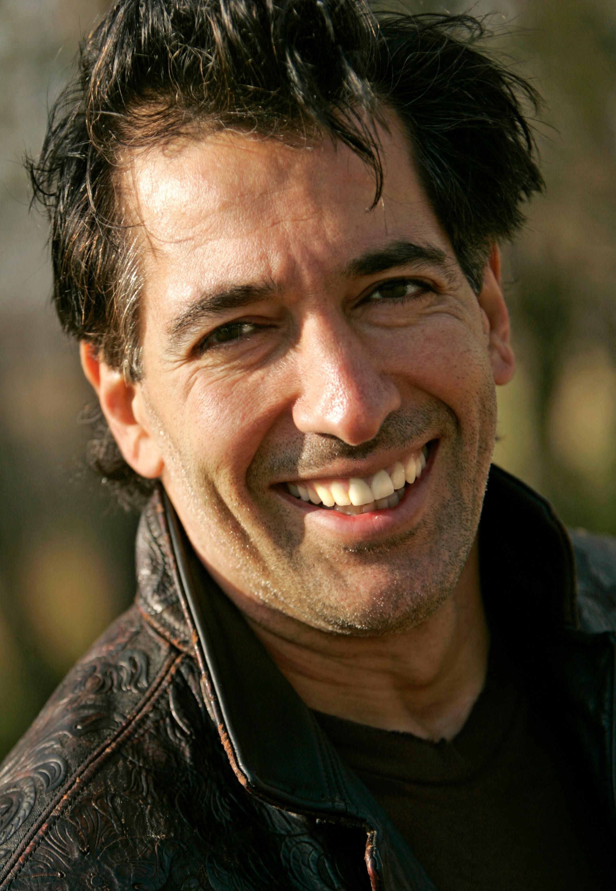 Bahram Akradi