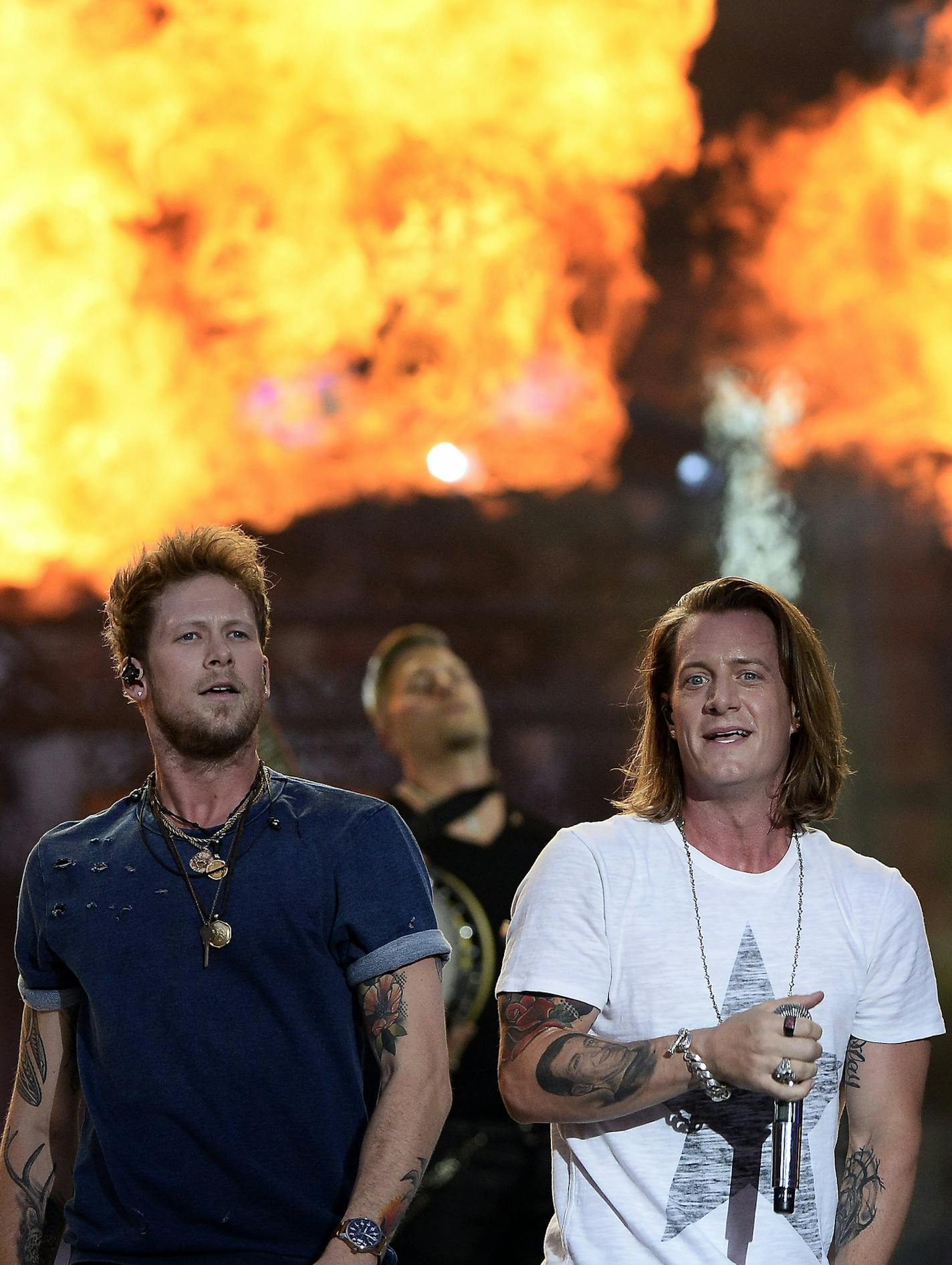 Brian Kelley, left, and Tyler Hubbard of Florida Georgia Line perform on an outdoor stage during the CMT Music Awards on Wednesday, June 10, 2015, in Nashville, Tenn. (Photo by Mark Zaleski/Invision/AP)