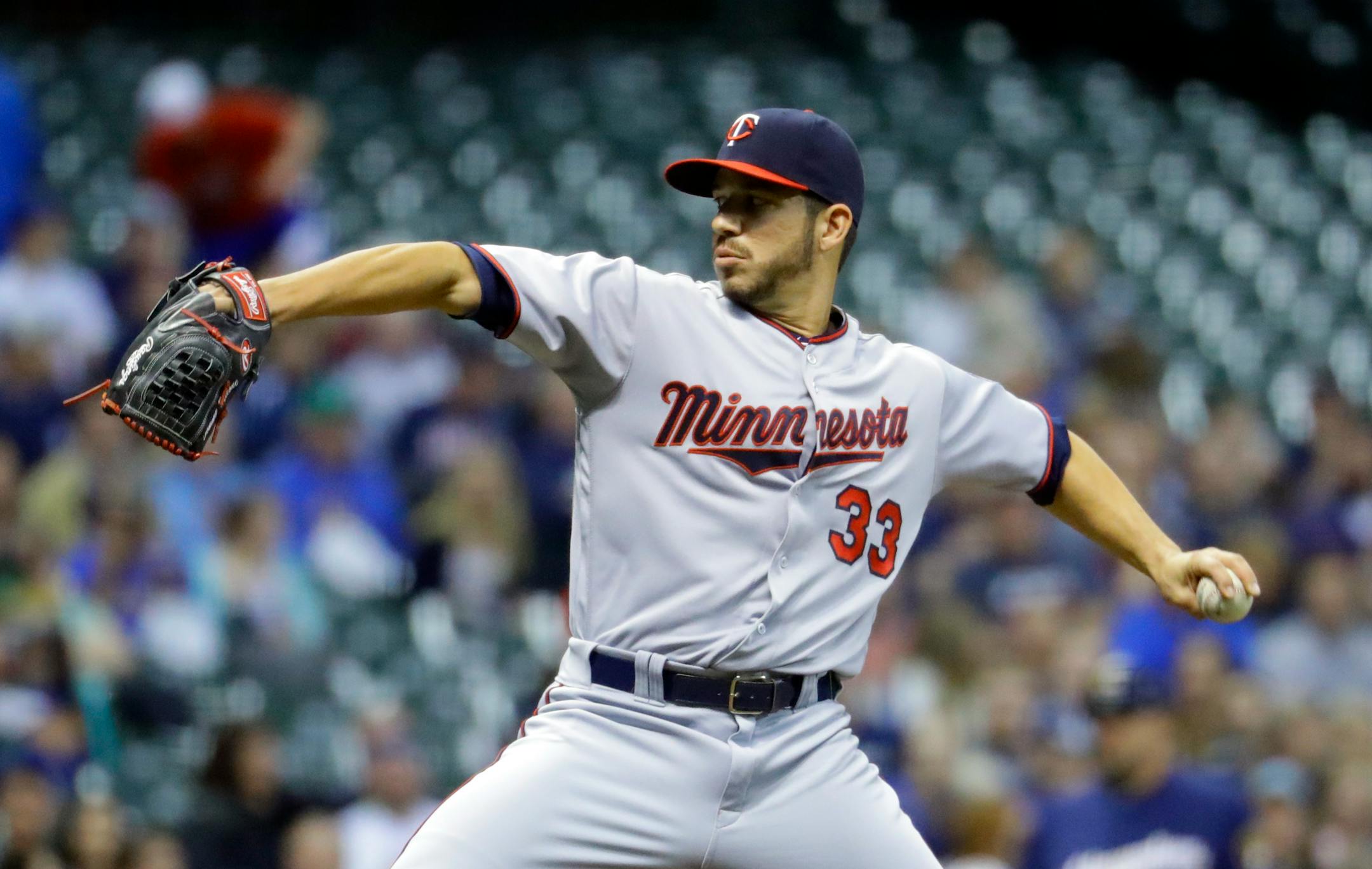 Twins starter Tommy Milone