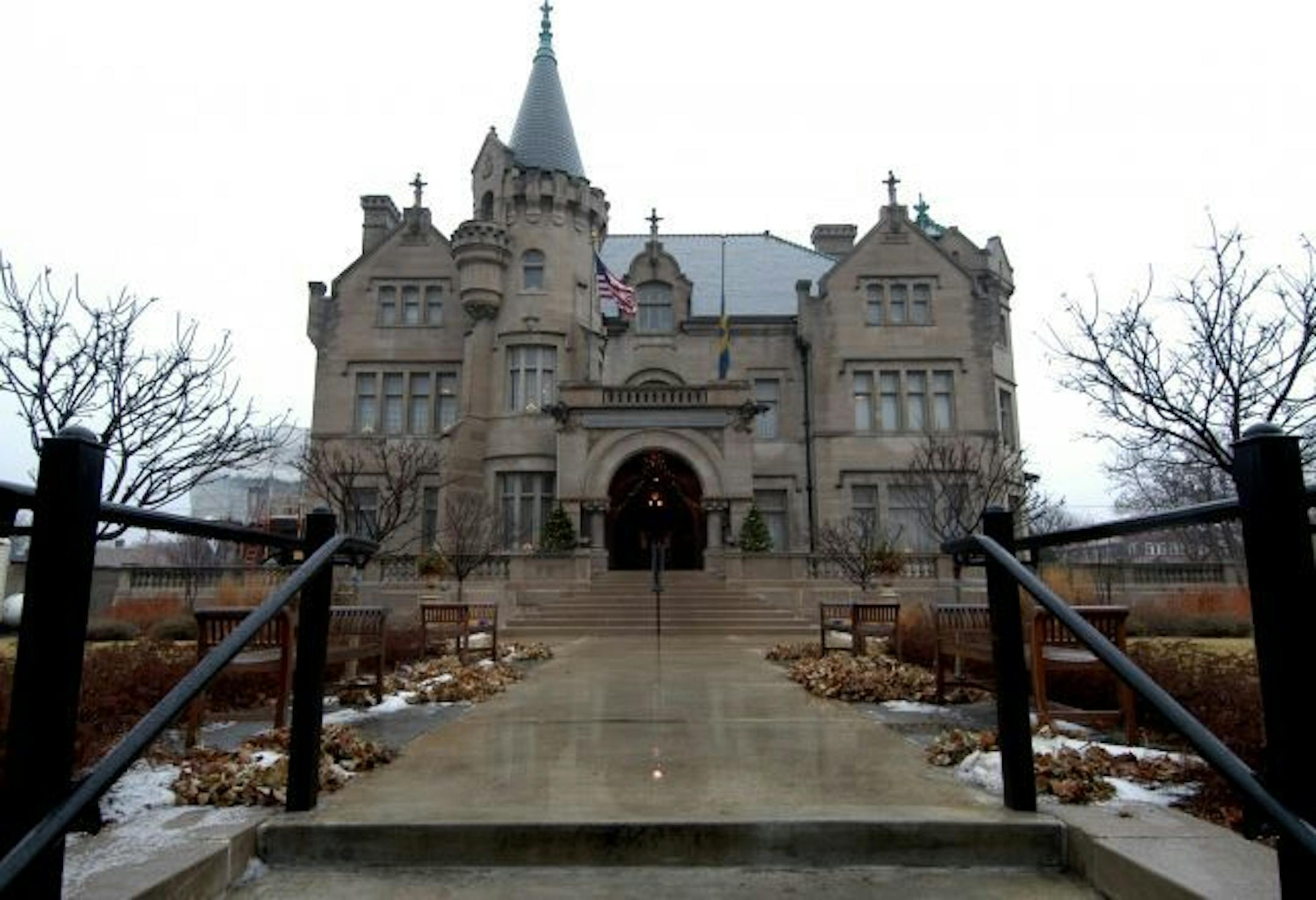 Minneapolis, Mn. Thursday 12/ 30/2004 Richard Sennott/ Star Tribune 75th anniversary of the American Swedish Institue. The American Swedish Institute Celebrates 75 Years The American Swedish Institute is a museum and cultural center housed in a turn-of-the-20th century mansion. Built for Swedish immigrants Swan and Christina Turnblad, the transition from private residence to museum happened on December 9, 1929. It was then that Swan Turnblad donated the house and the newspaper, Svenska Amerikans