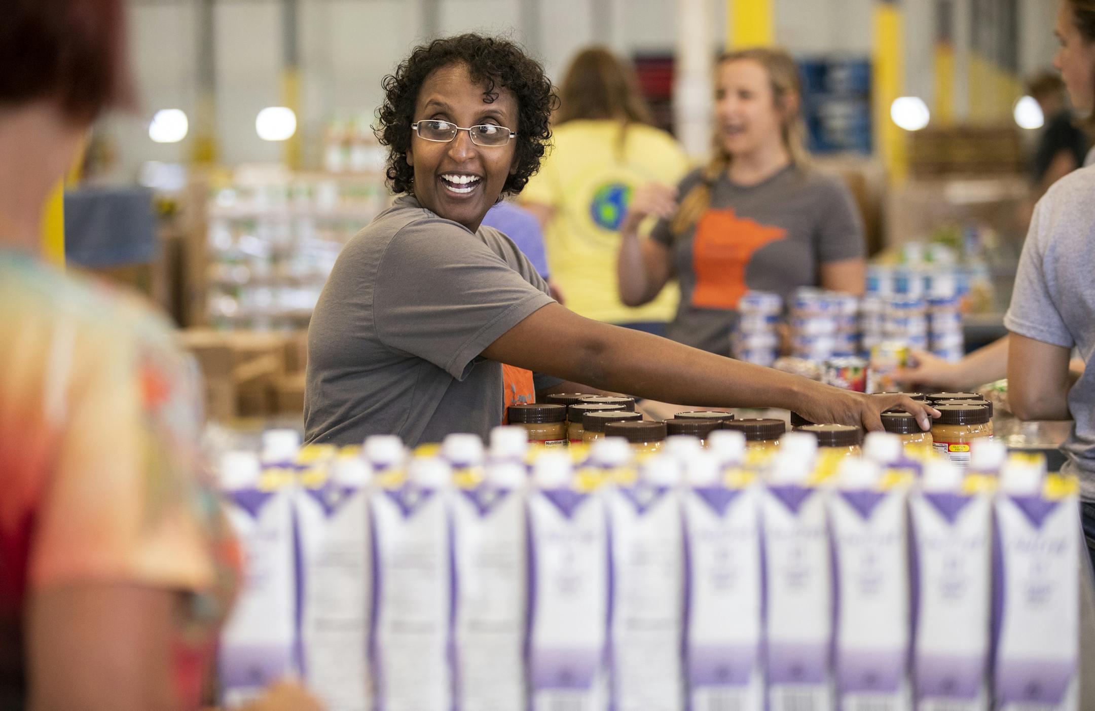 Volunteer Asha Farah with Reading Partners helps box food for the FOODRx program. FOODRx aims to connect food prescriptions and basic need services to low income patients through the MN health care system. ] LEILA NAVIDI ï leila.navidi@startribune.com BACKGROUND INFORMATION: Volunteers pack food at the new warehouse location for Second Harvest Heartland on Friday, September 7, 2018. Second Harvest Heartland received $18 million in bonding to open a larger warehouse in Brooklyn Park with mor