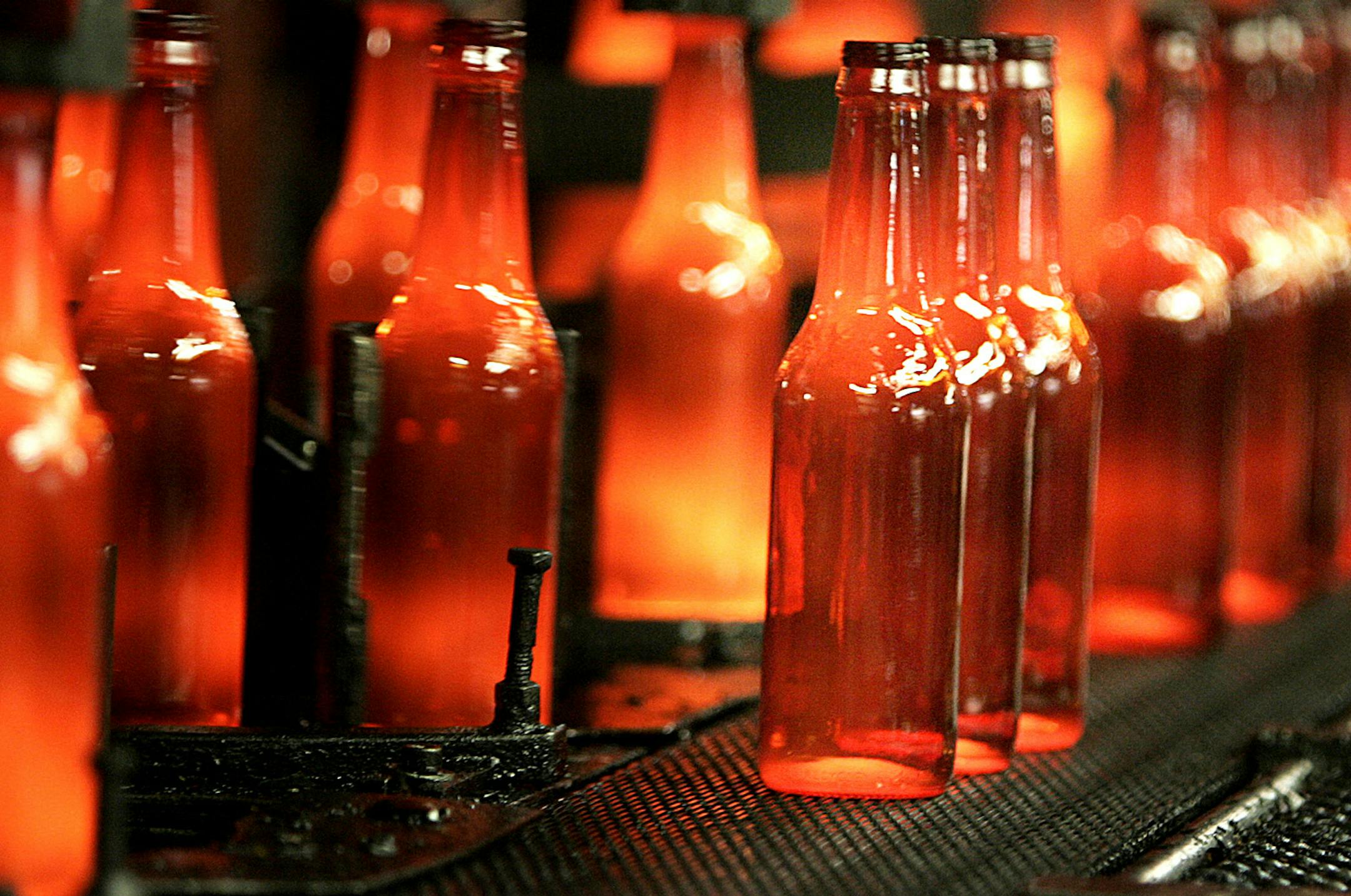 Jerry Holt/Star Tribune 3/2/2005-----------A new batch of Bud Light bottles recently made from molten recycle glass at Anchor Glass Container in Shakopee. GENERAL INFORMATION: This should be the most interesting of the recycling sites..... TOUR OF ANCHOR GLASS CONTAINER CORP: WHAT: See recycled glass is melted and the red-hot molten ooze that is shaped and cut into A-1 Steak Sauce or Snapple bottl ORG XMIT: MIN2014011417065262