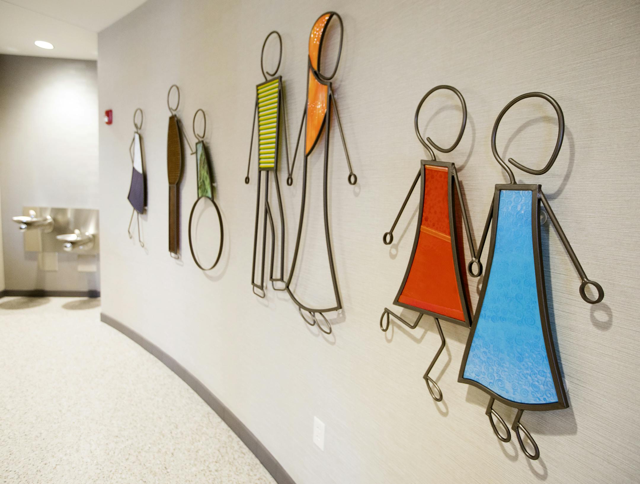 The Hazelwood Medical Office Building lobby. ] LEILA NAVIDI ï leila.navidi@startribune.com BACKGROUND INFORMATION: The Hazelwood Medical Office Building in Maplewood on Wednesday, March 14, 2018.