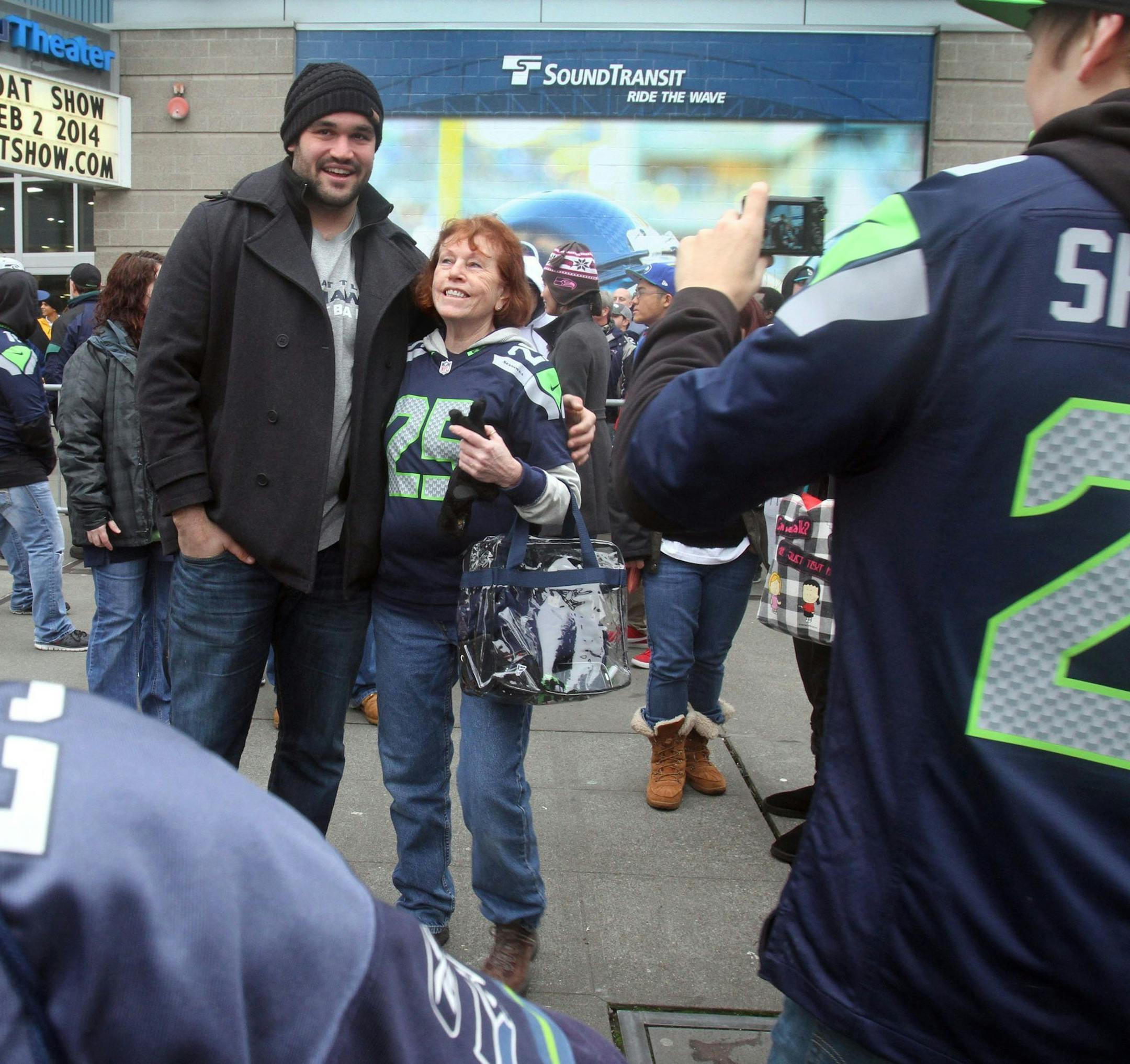 Former Seahawks lineman John Moffitt poses with fans outside CenturyLink Field before the NFC championship football game between the Seattle Seahawks and the San Francisco 49ers in Seattle on Sunday, Jan. 19, 2014. Moffitt famously walked away from the game earlier this season as a member of the Denver Broncos. (Tony Overman/The Olympian/MCT)s ORG XMIT: 1148053 ORG XMIT: MIN1401191659110199