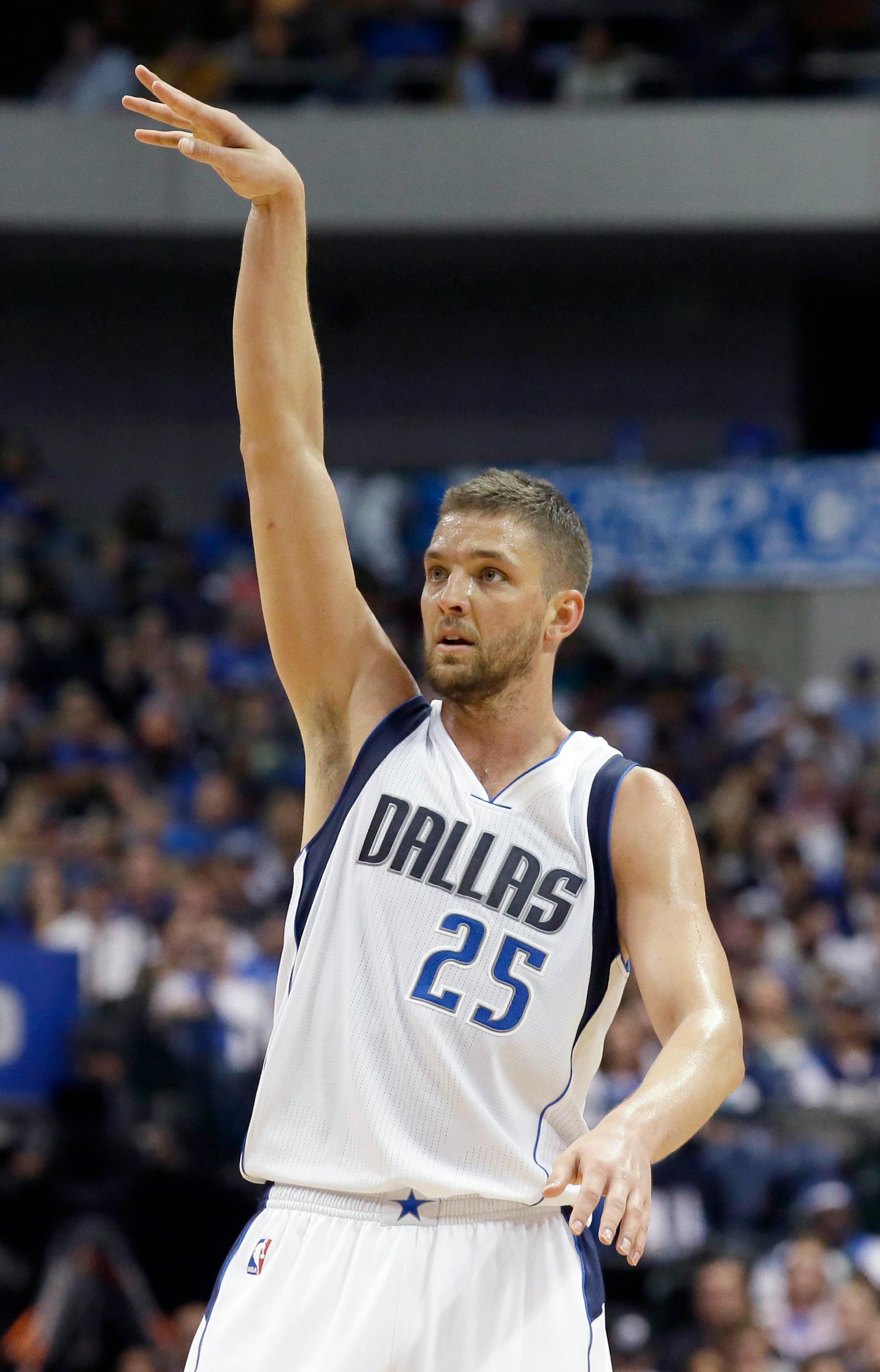 Dallas Mavericks forward Chandler Parsons (25) watches his shot score during the second half of an NBA basketball game against the Minnesota Timberwolves, Sunday, Feb. 28, 2016, in Dallas. The Mavericks won 128-101. (AP Photo/LM Otero)