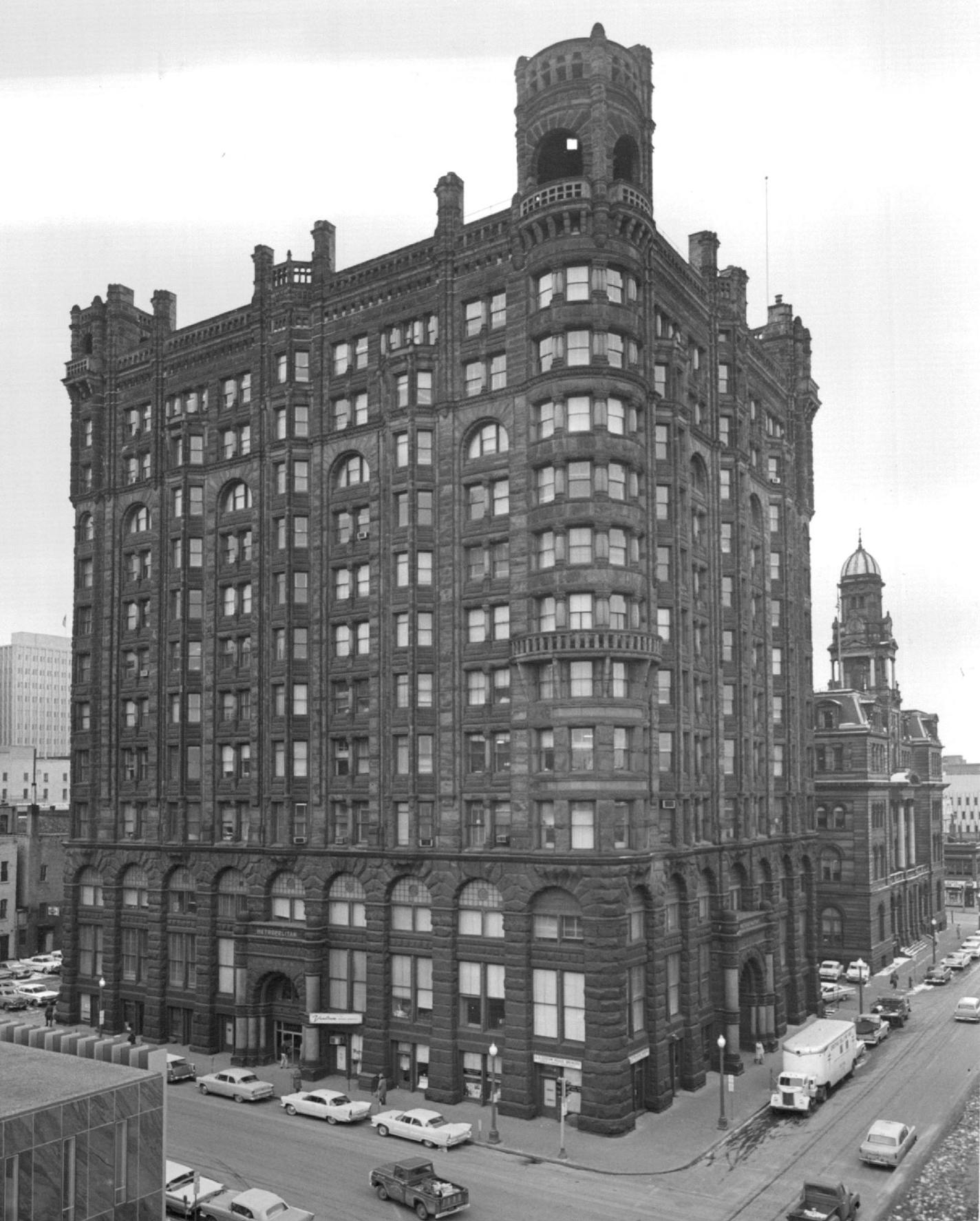 February 1960 Metropolitan Building looking down third street South.