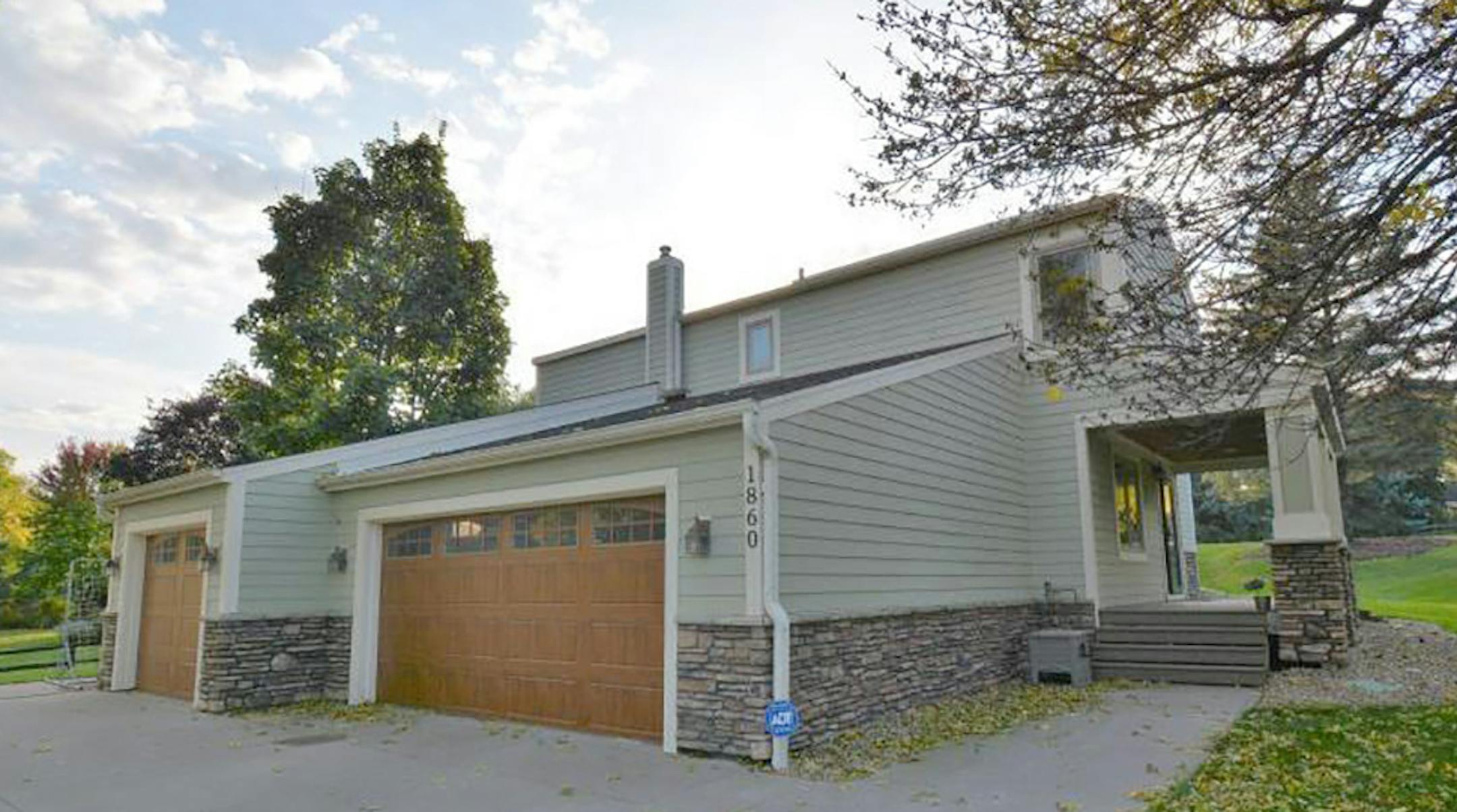 Mendota Heights
Built in 1982, this four-bedroom, four-bath house has 2,362 square feet and features three bedrooms and laundry on upper level, vaulted ceilings, two firepplaces, new kitchen with double ovens, three-season porch, partially-finished basement and three-car attached garage. Listed by Patrick Corbett, Strata Reall Estate Resources, 651-252-4302..