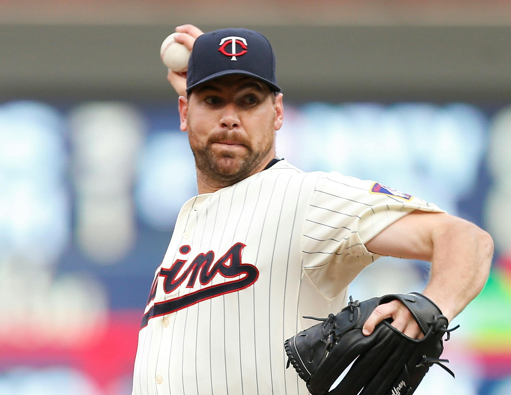Minnesota Twins pitcher Mike Pelfrey throws against the Houston Astros in the first inning of a baseball game, Saturday, Aug. 29, 2015, in Minneapolis. (AP Photo/Jim Mone)