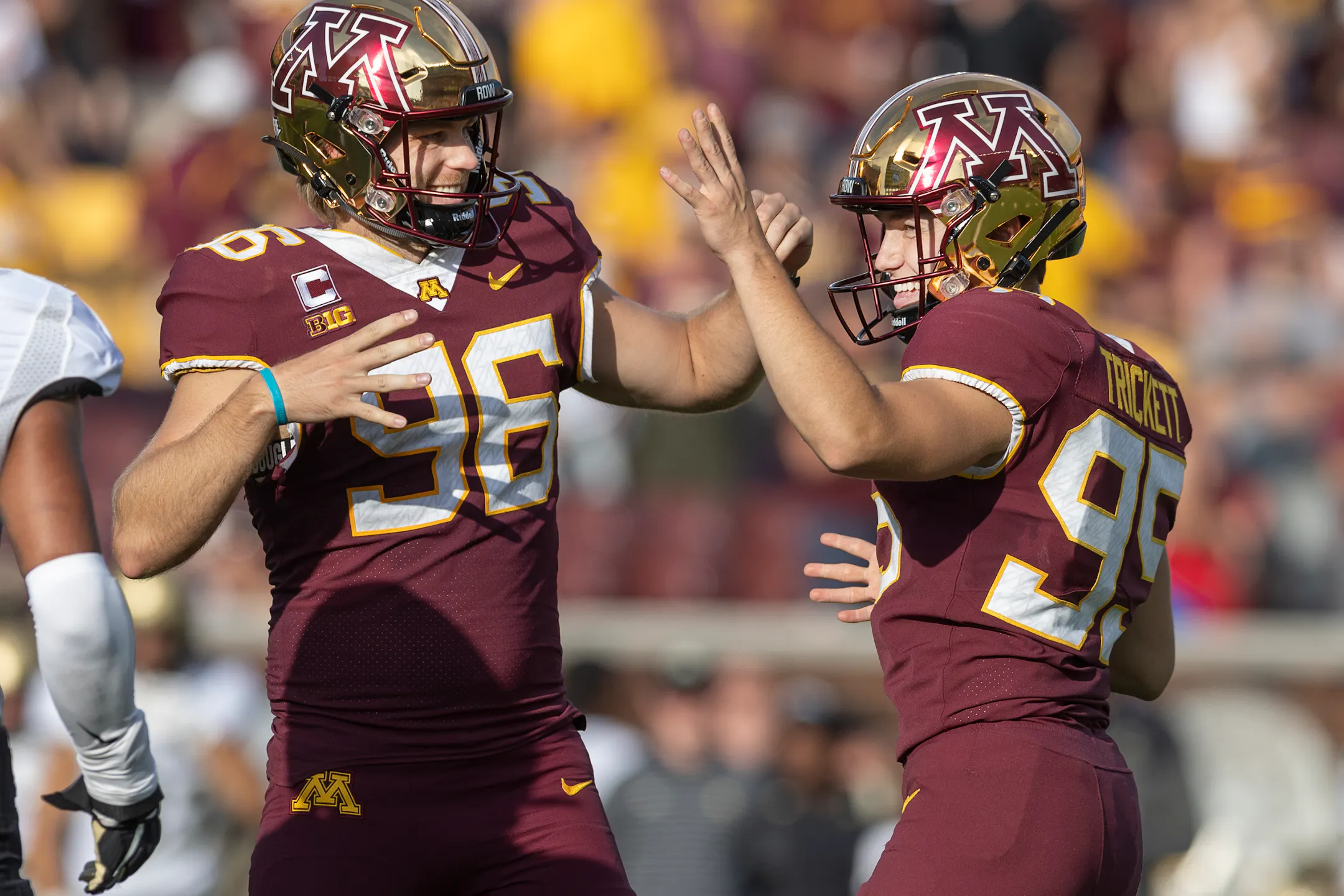 Autman Gophers steamroll Colorado 49-7 but lose receiver Chris Autman-Bell to ...