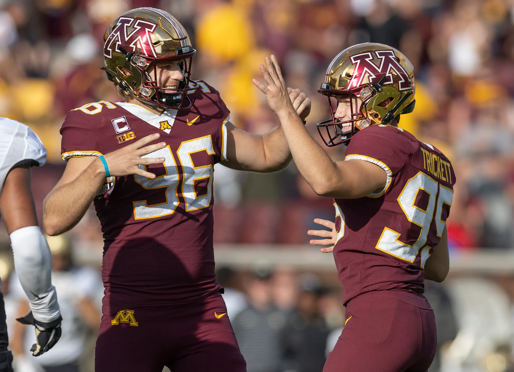 Gophers steamroll Colorado 49-7 but lose receiver Chris Autman-Bell to ...