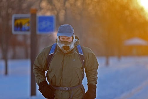 John Brower braved the frigid -20 weather to run to work at sunrise along River Road, Monday, January 6, 2013 in Minneapolis, MN. (ELIZABETH FLORES/STAR TRIBUNE) ELIZABETH FLORES � eflores@startribune.com