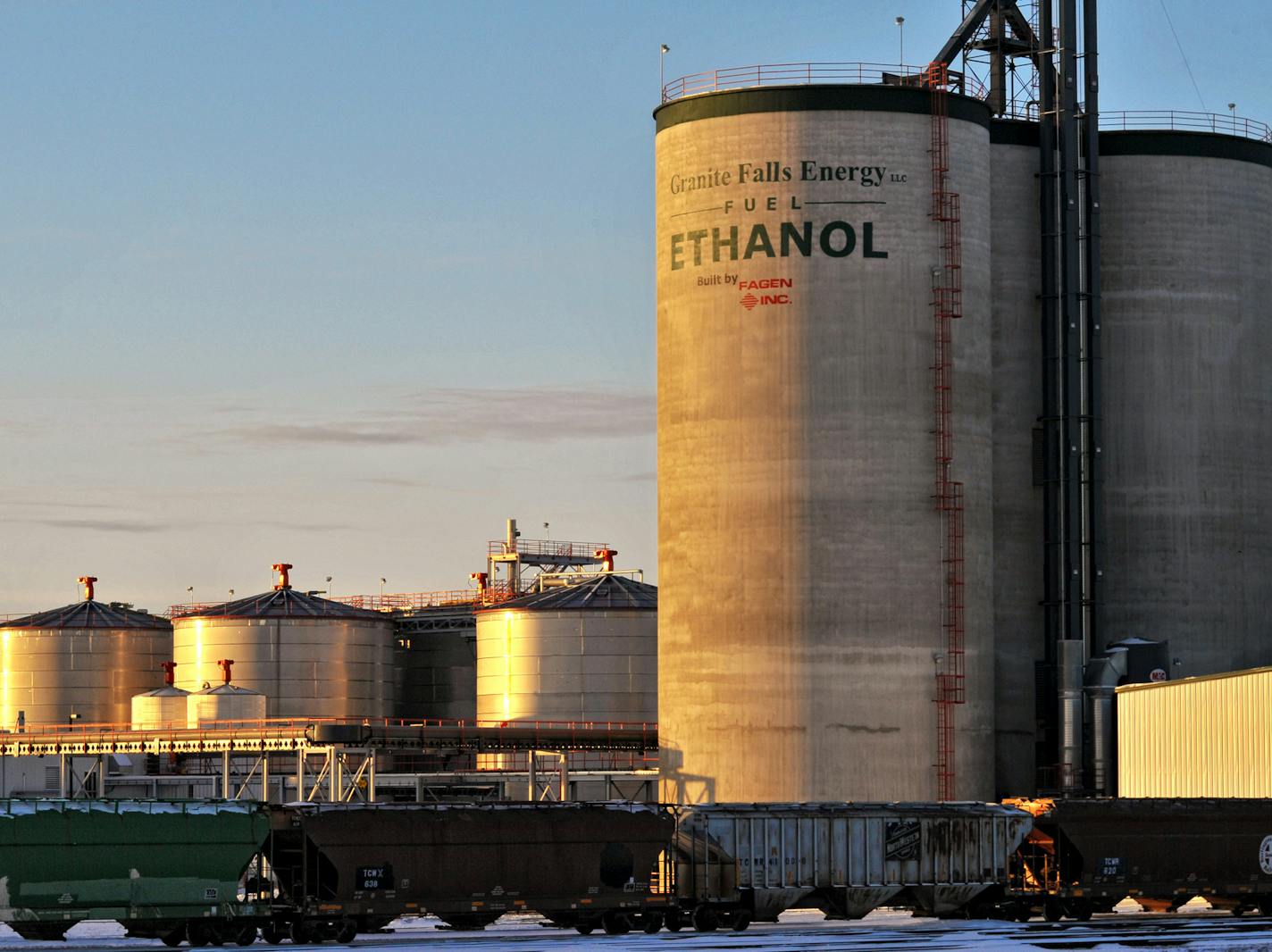 GLEN STUBBE &#x2022; gstubbe@startribune.com -- Granite Falls, Minn. -- Monday, December 14, 2009 -- ] Granite Falls Energy ethanol plant, built by Fagen Inc. in Granite Falls, MN.