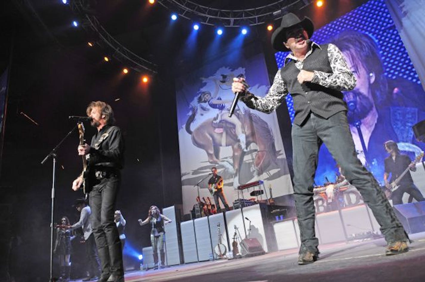 Brooks & Dunn perform at Xcel Energy Center in St. Paul, May 14, 2010. © Tony Nelson