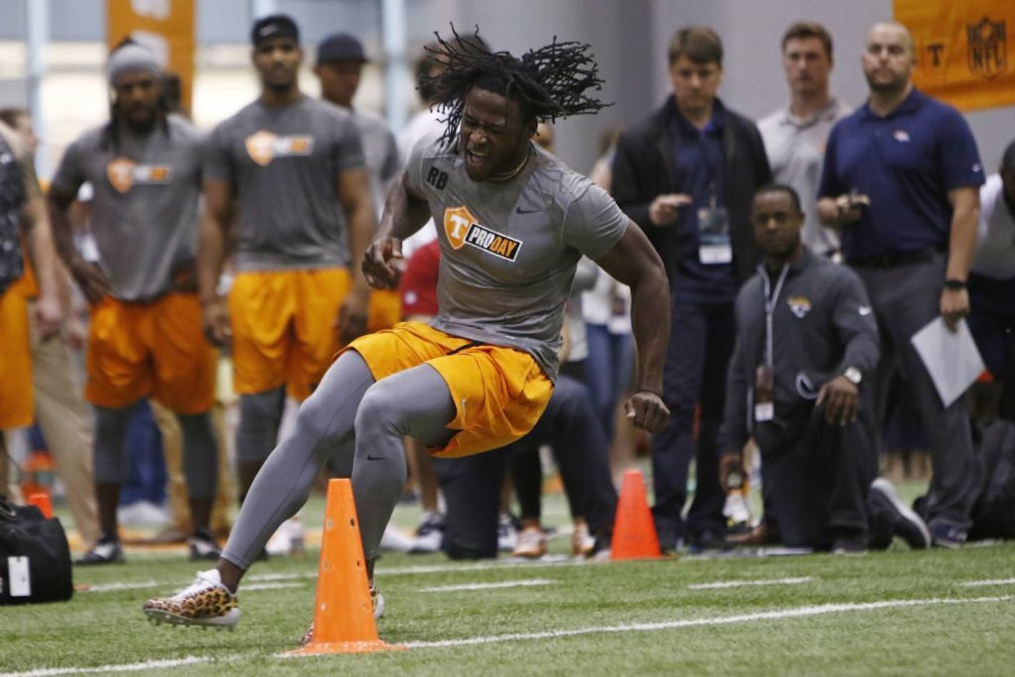 Alvin Kamara competes during Tennessee NFL Pro Day on Friday, March 31, 2017, in Knoxville, Tenn.