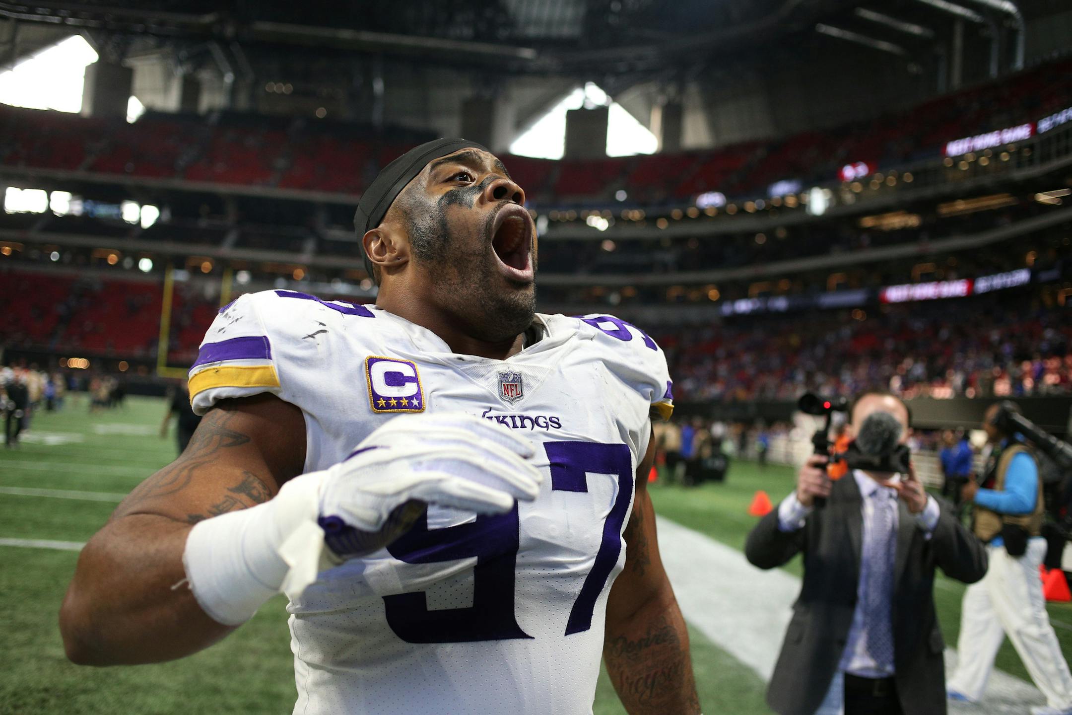 Minnesota Vikings defensive end Everson Griffen (97) celebrated the Vikings 14-9 win over the Falcons at Mercedes -Benz Stadium Sunday December 3, 2017 in Atlanta, GA.] JERRY HOLT • jerry.holt@startribune.com